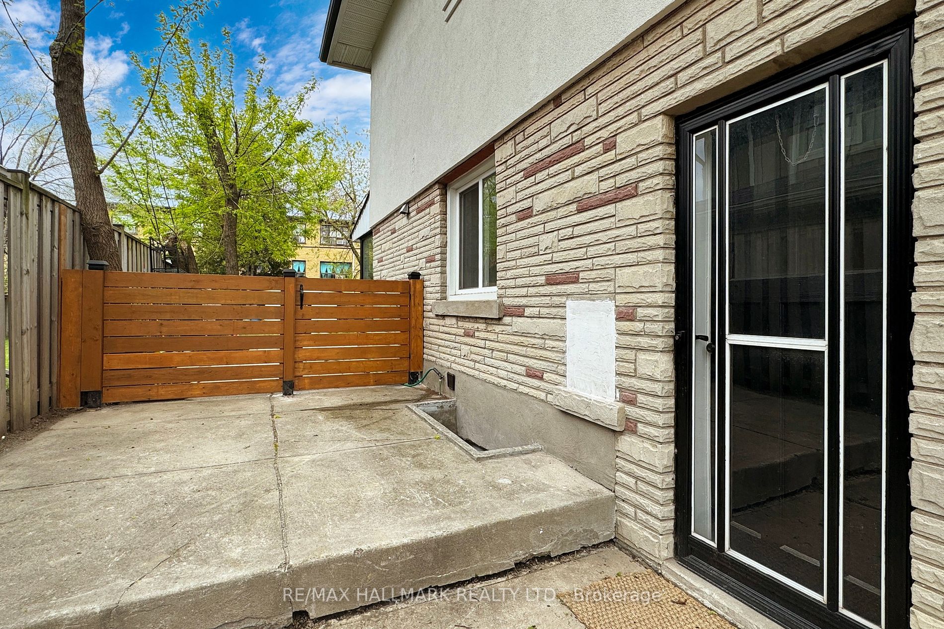 18 Cadillac Ave