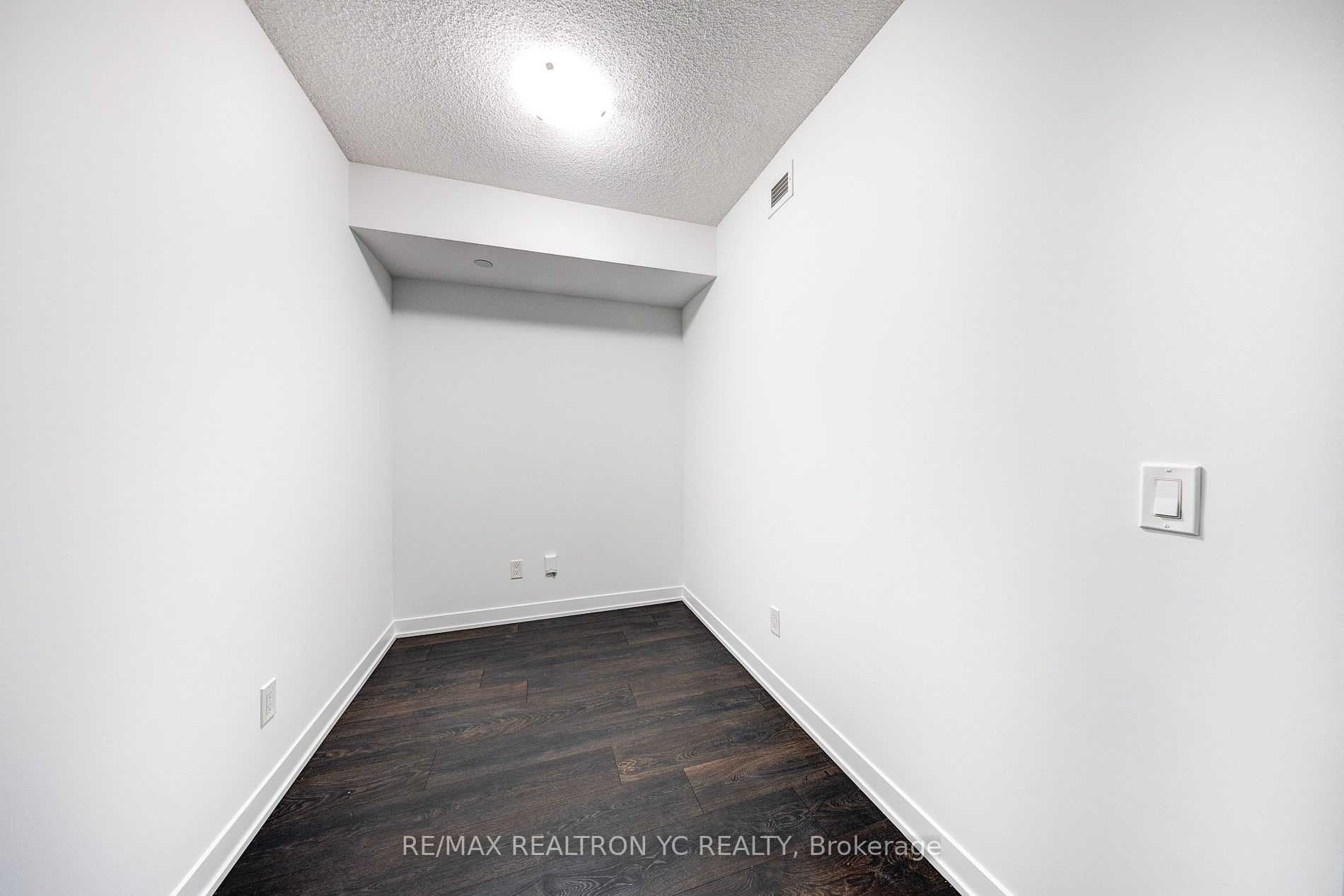 87 Peter St, #719