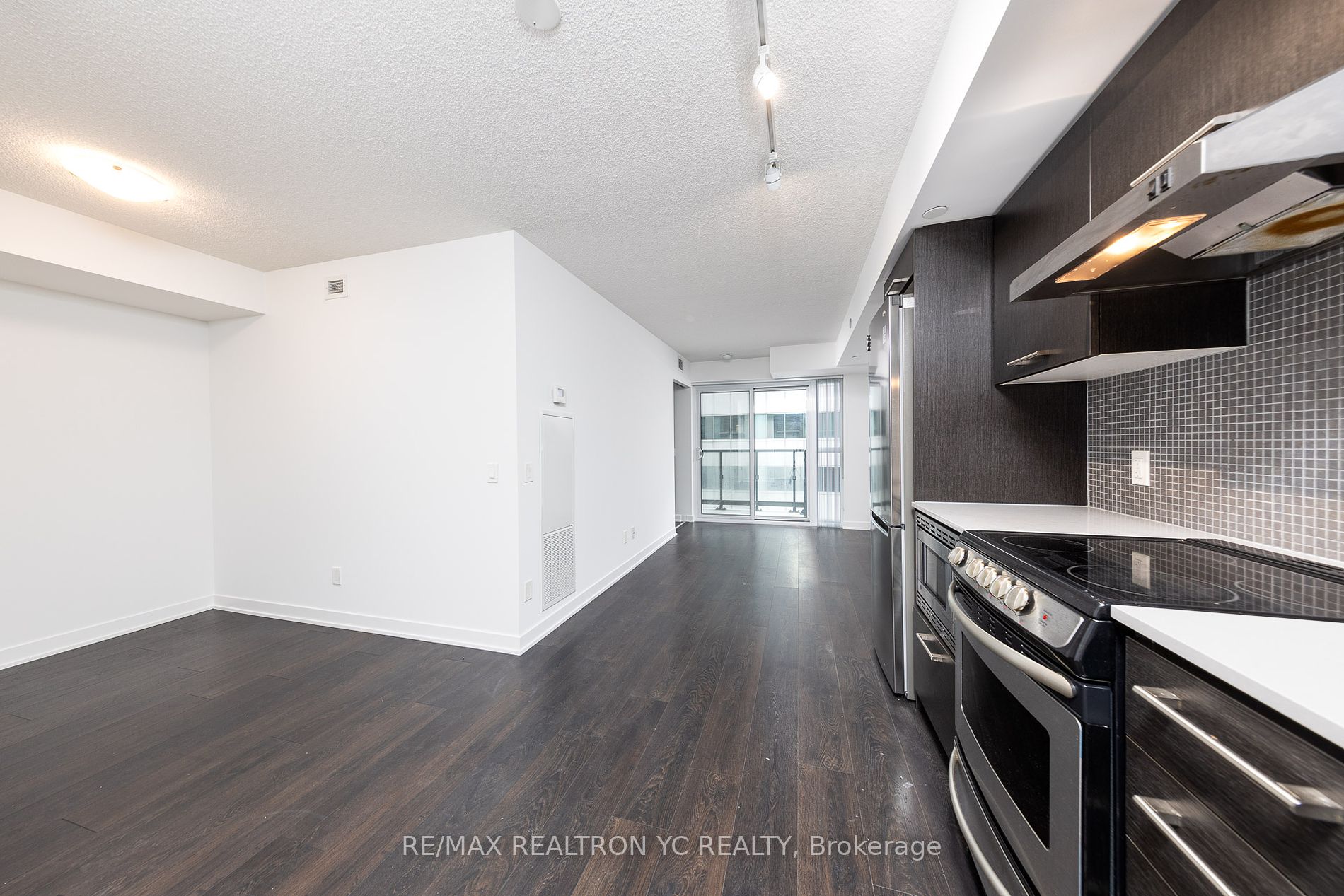 87 Peter St, #719