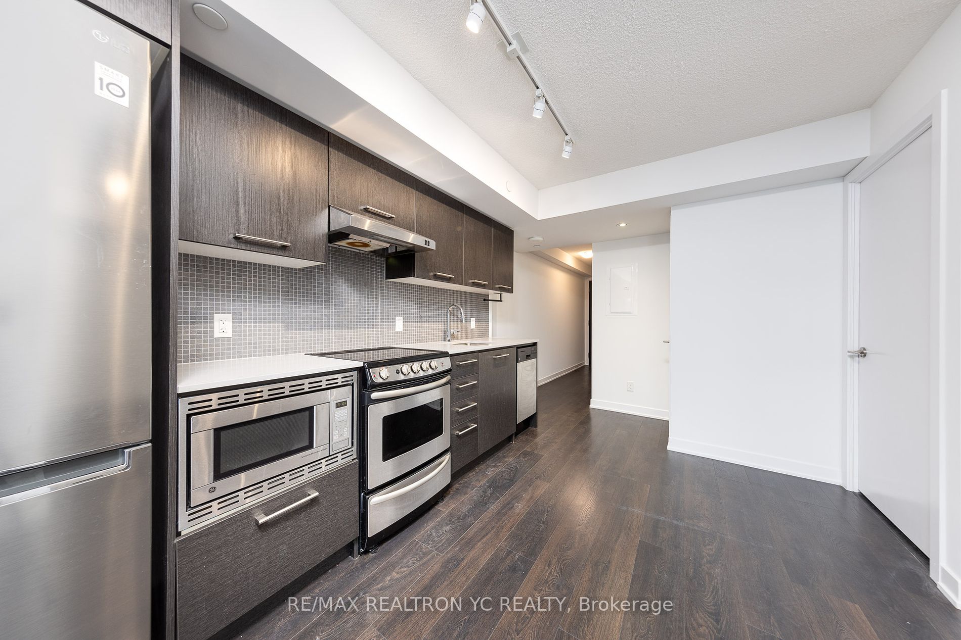 87 Peter St, #719