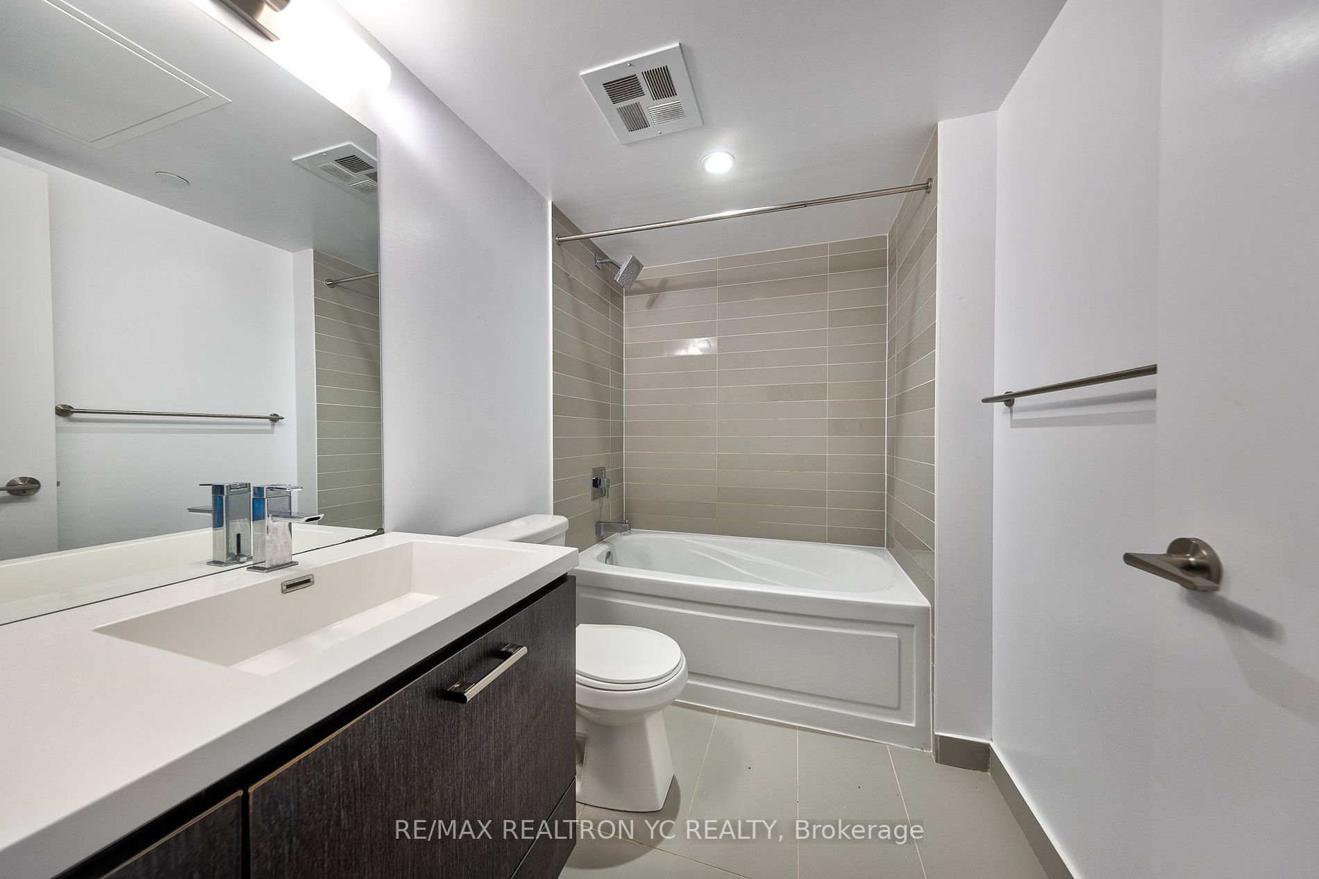 87 Peter St, #719