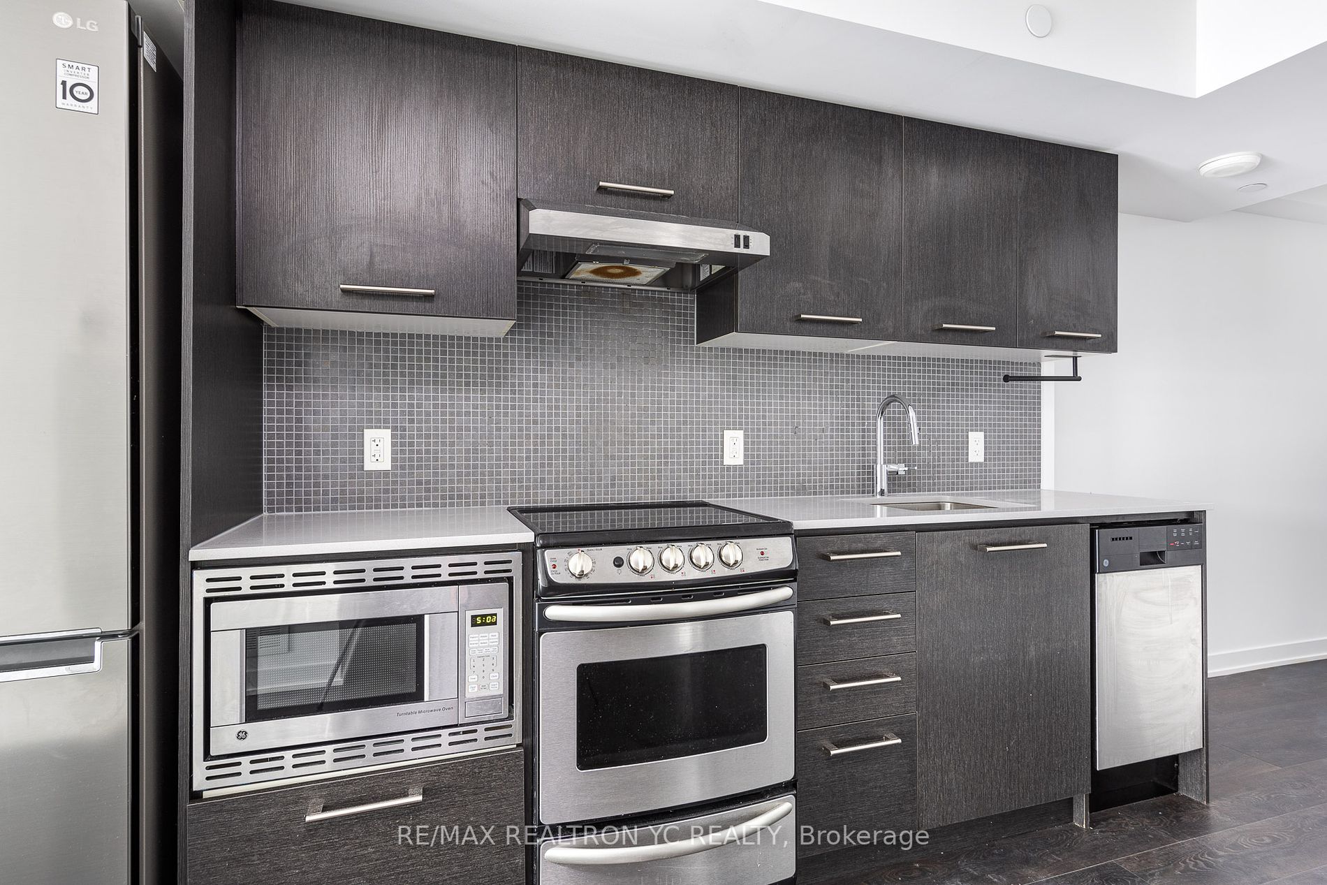87 Peter St, #719
