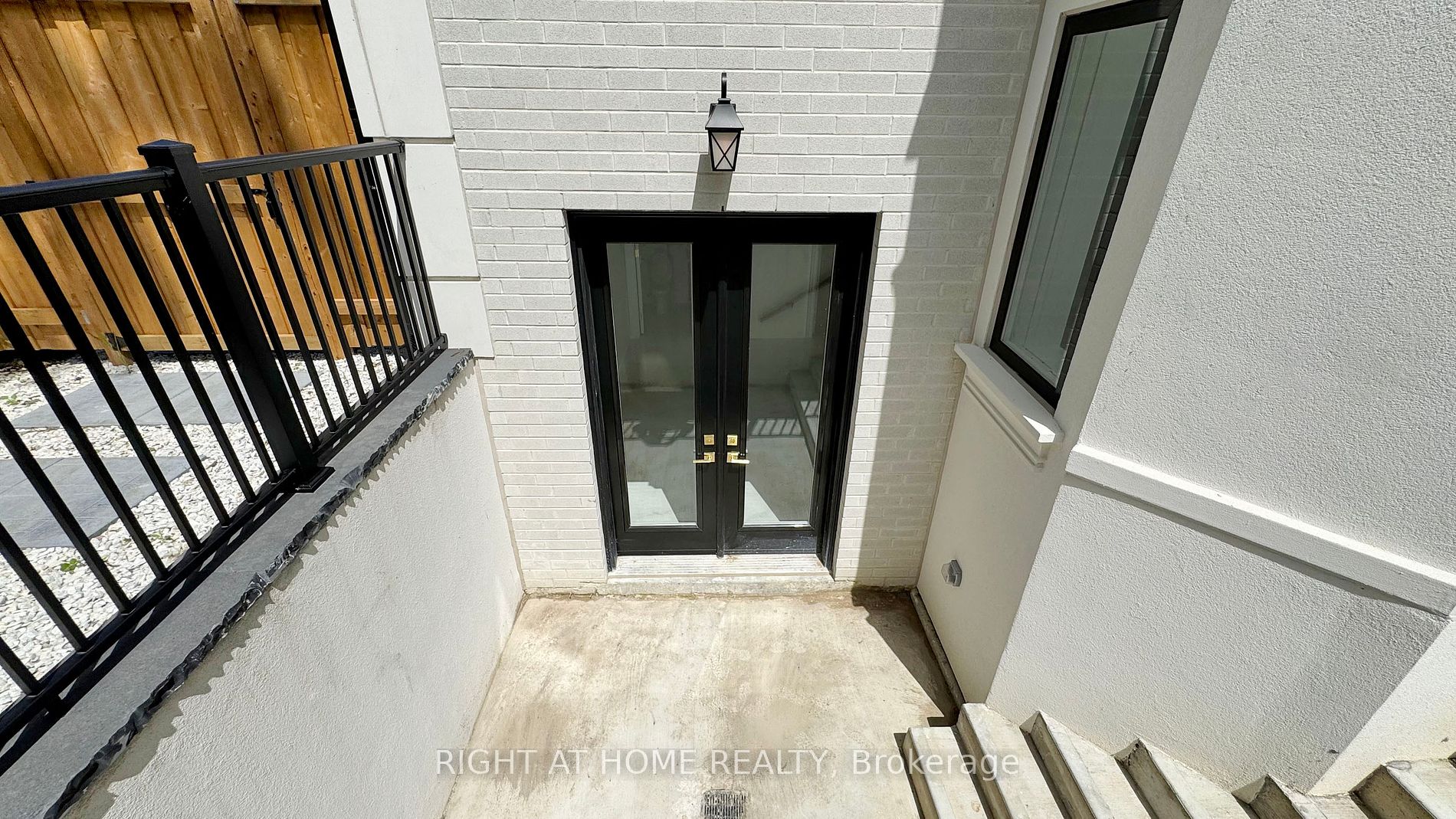 413 EMPRESS Avenue