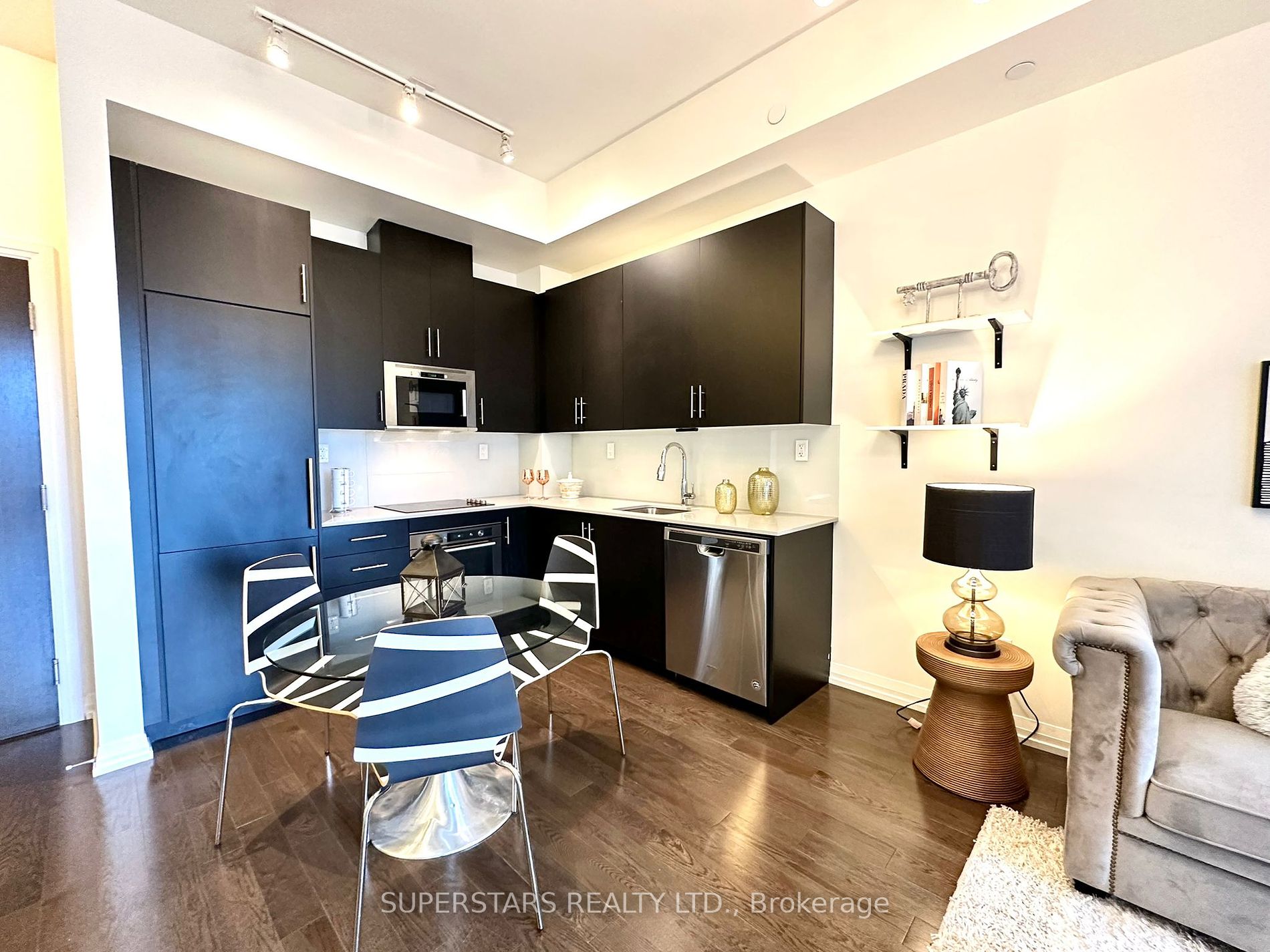 460 Adelaide Street E, #915