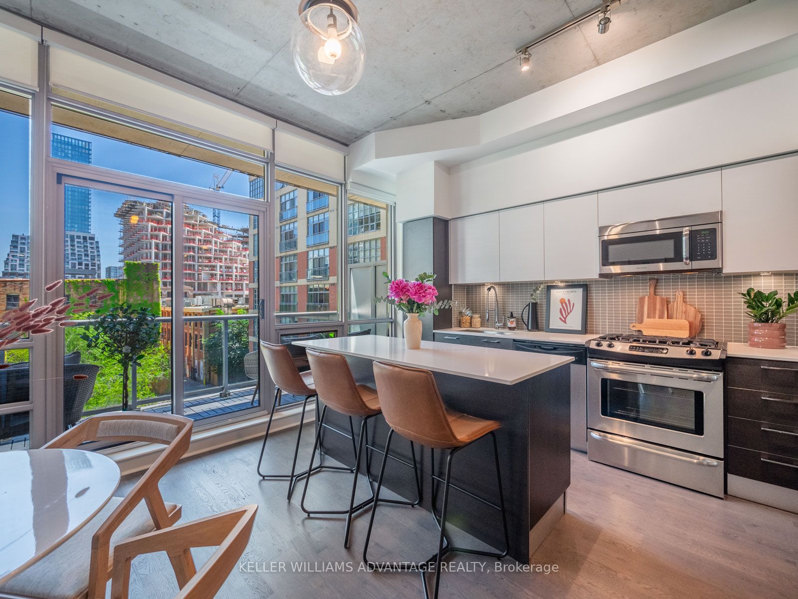 399 Adelaide Street W, #413