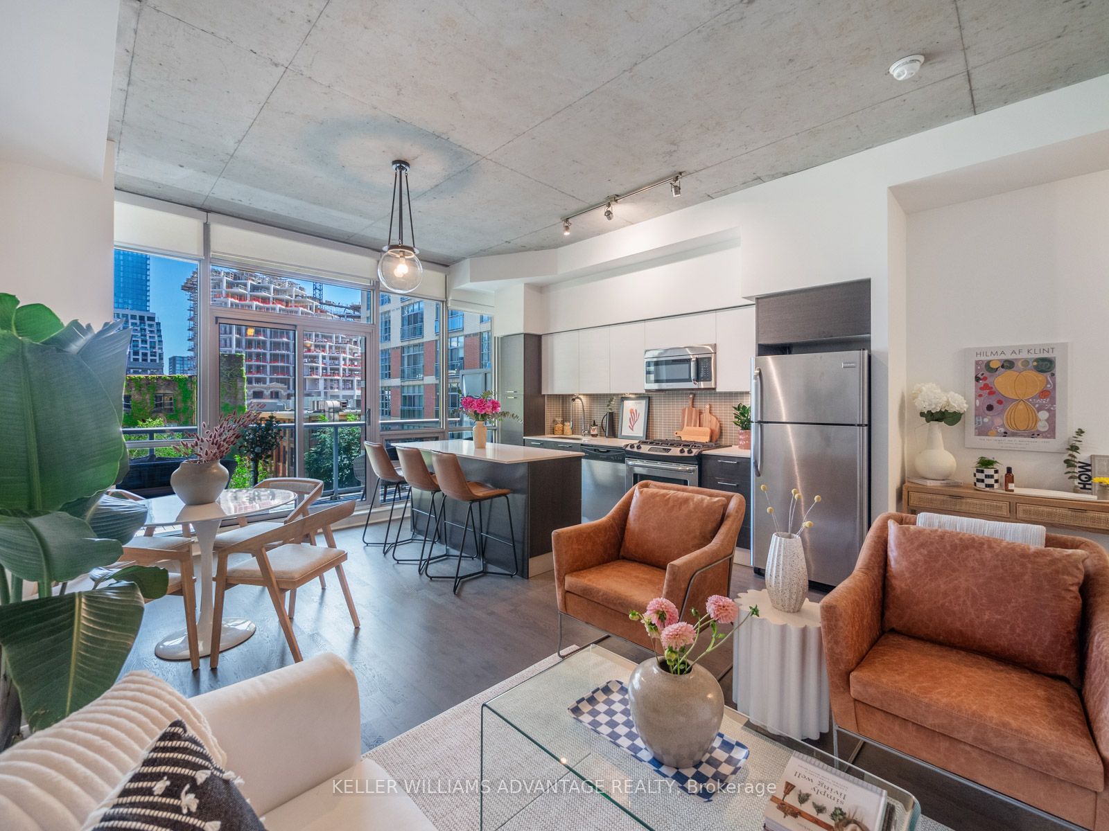 399 Adelaide Street W, #413