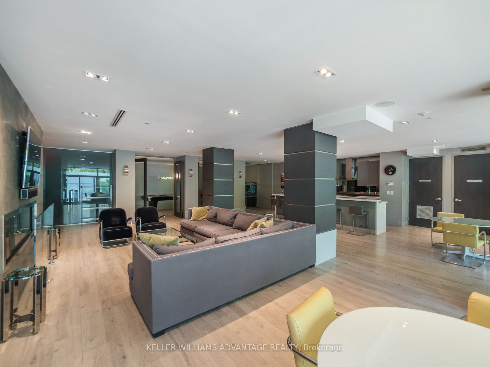 399 Adelaide Street W, #413