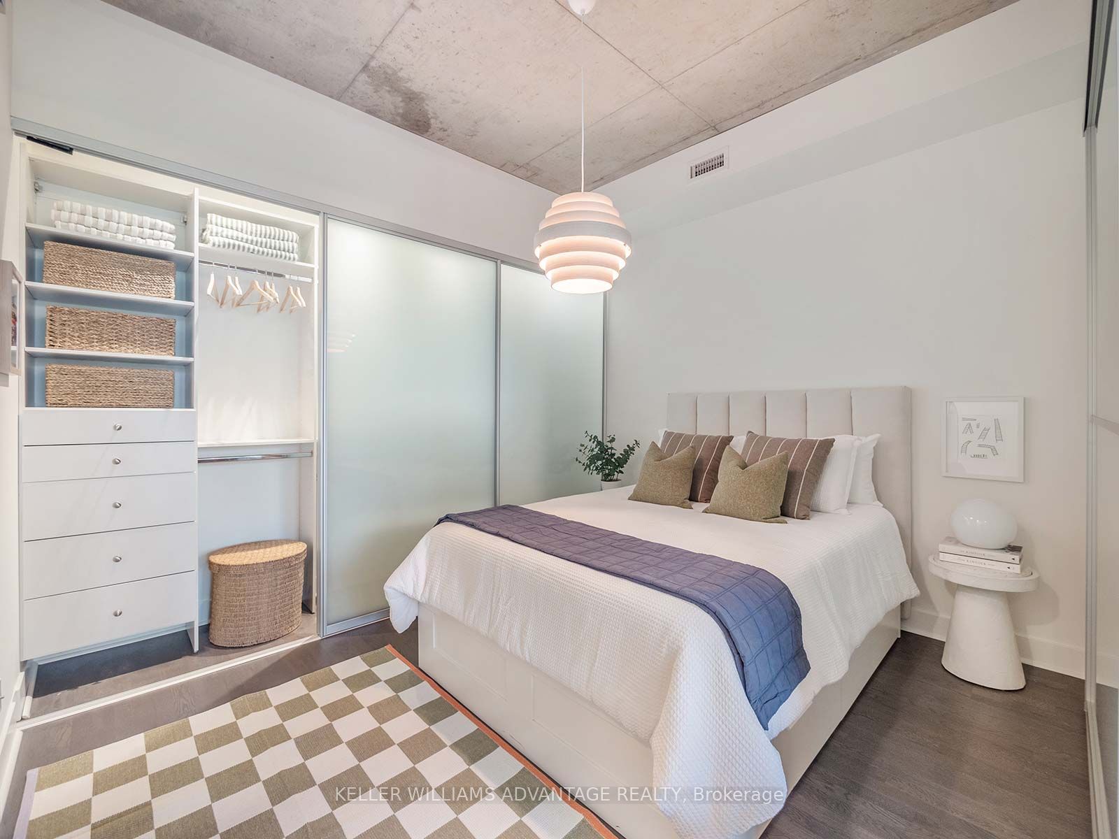 399 Adelaide Street W, #413