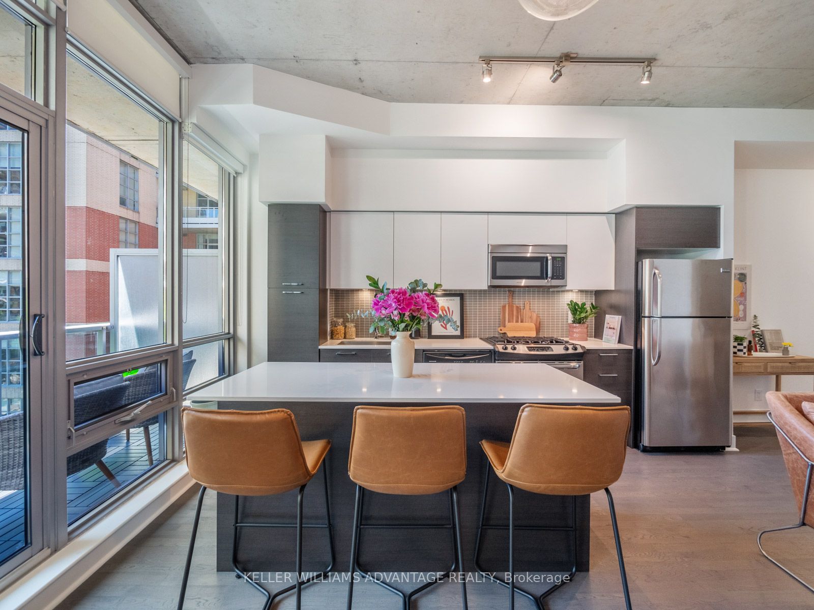 399 Adelaide Street W, #413