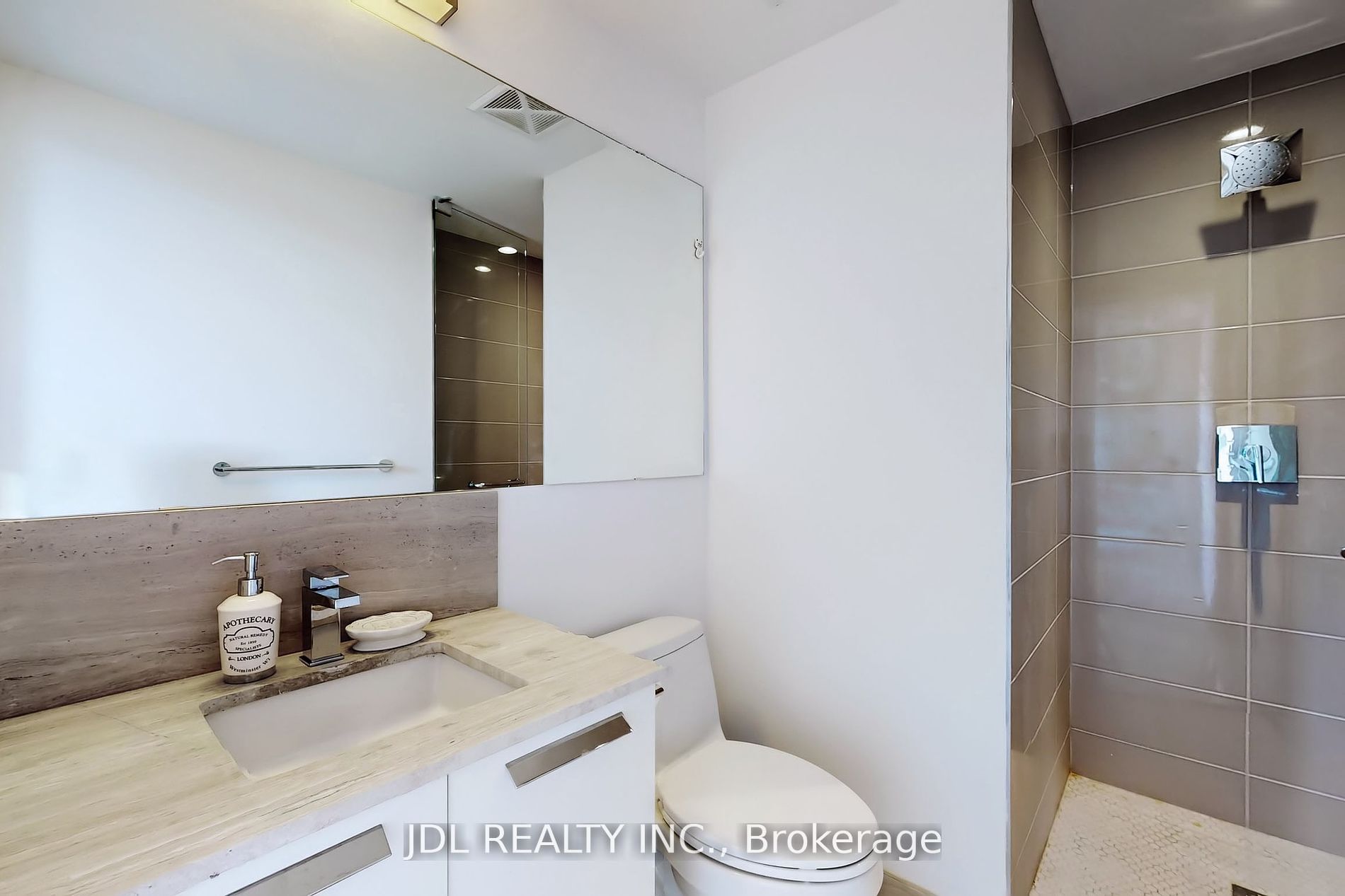 28 Wellesley St E, #804
