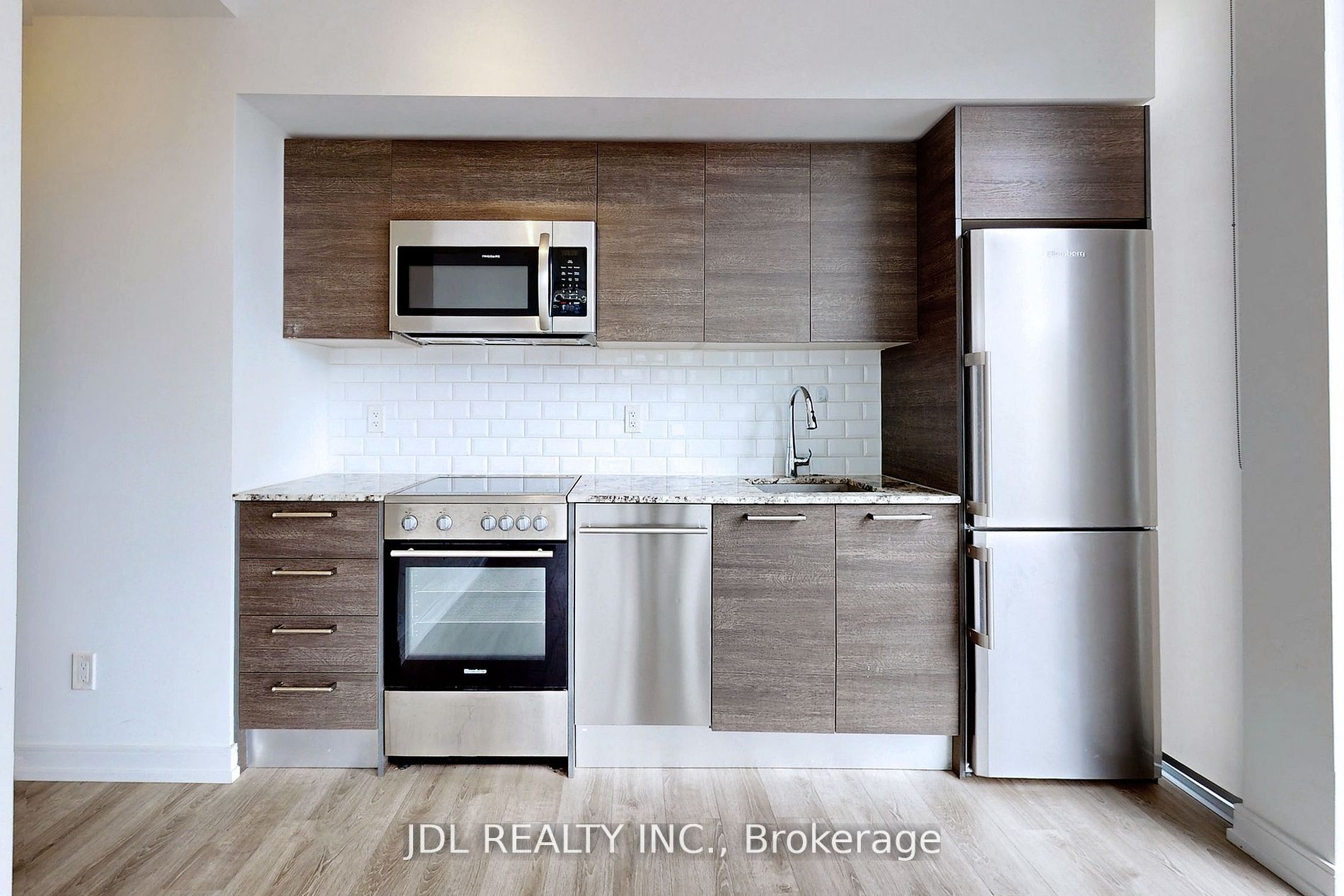 28 Wellesley St E, #804