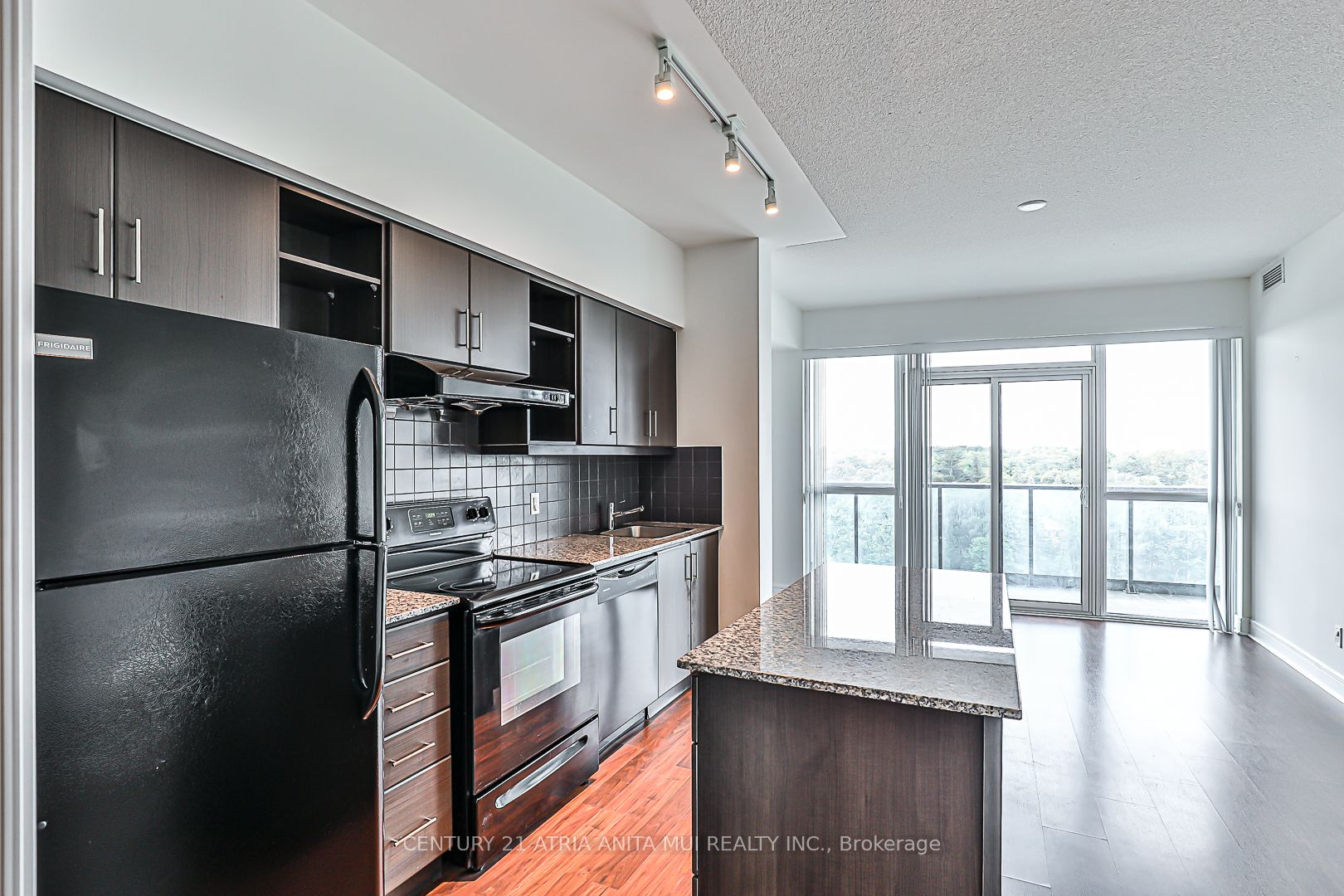 35 Brian Peck Cres, #723