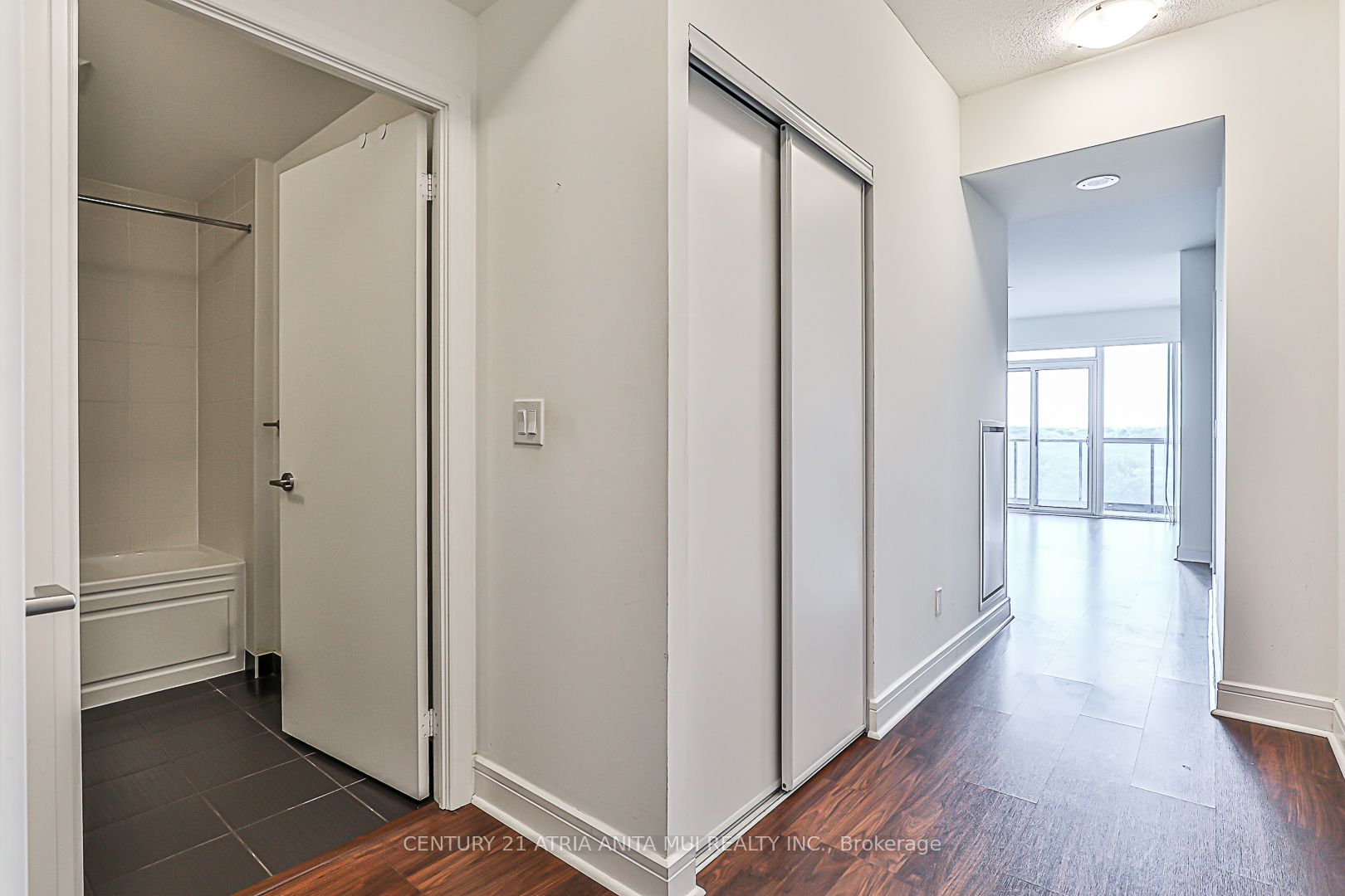 35 Brian Peck Cres, #723