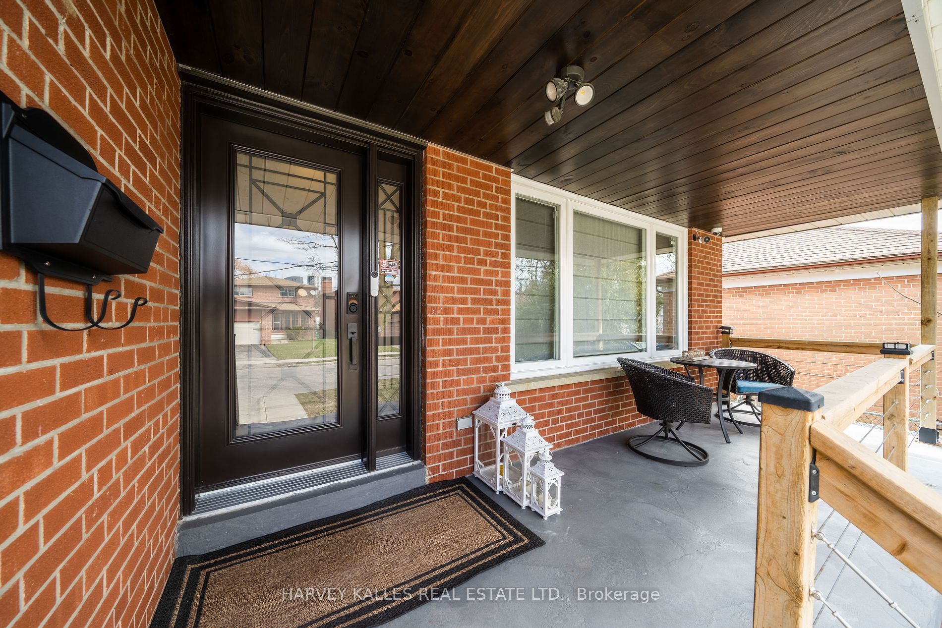 33 Madawaska Avenue