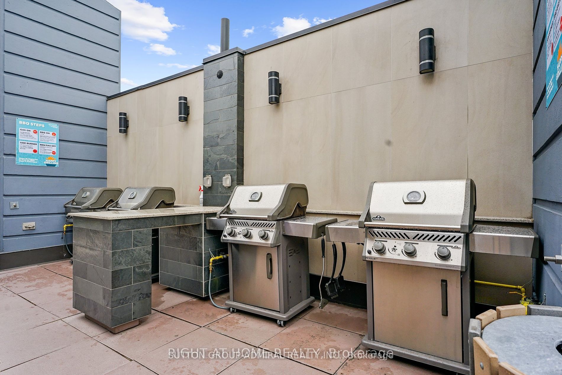 260 Queens Quay W, #1406