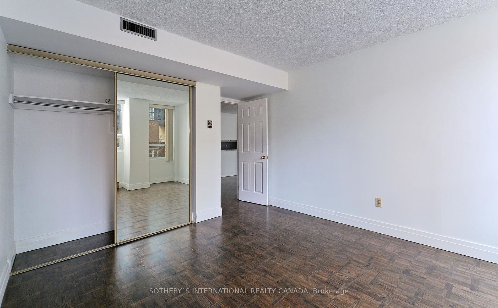 71 Charles St E, #302