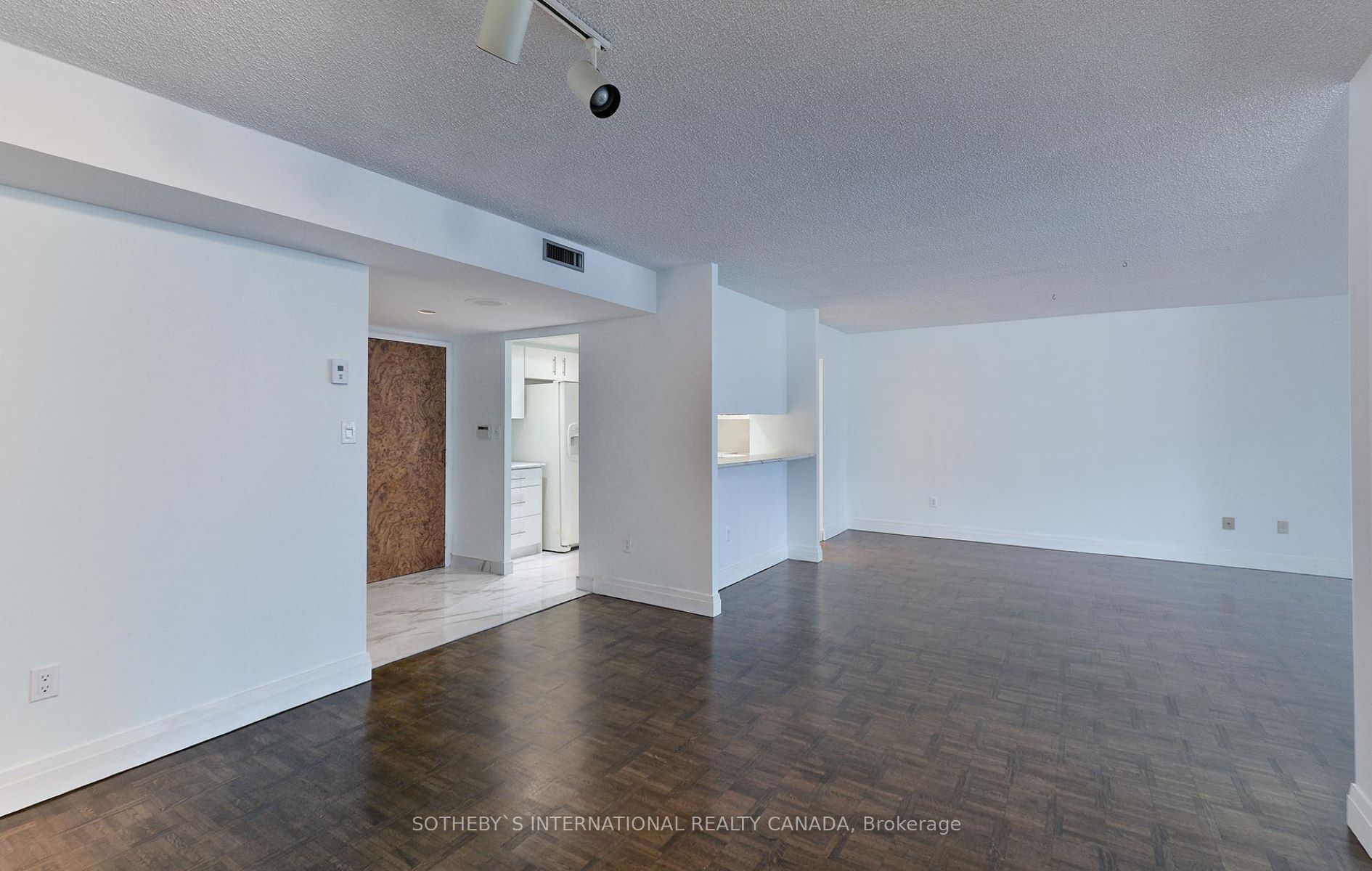 71 Charles St E, #302