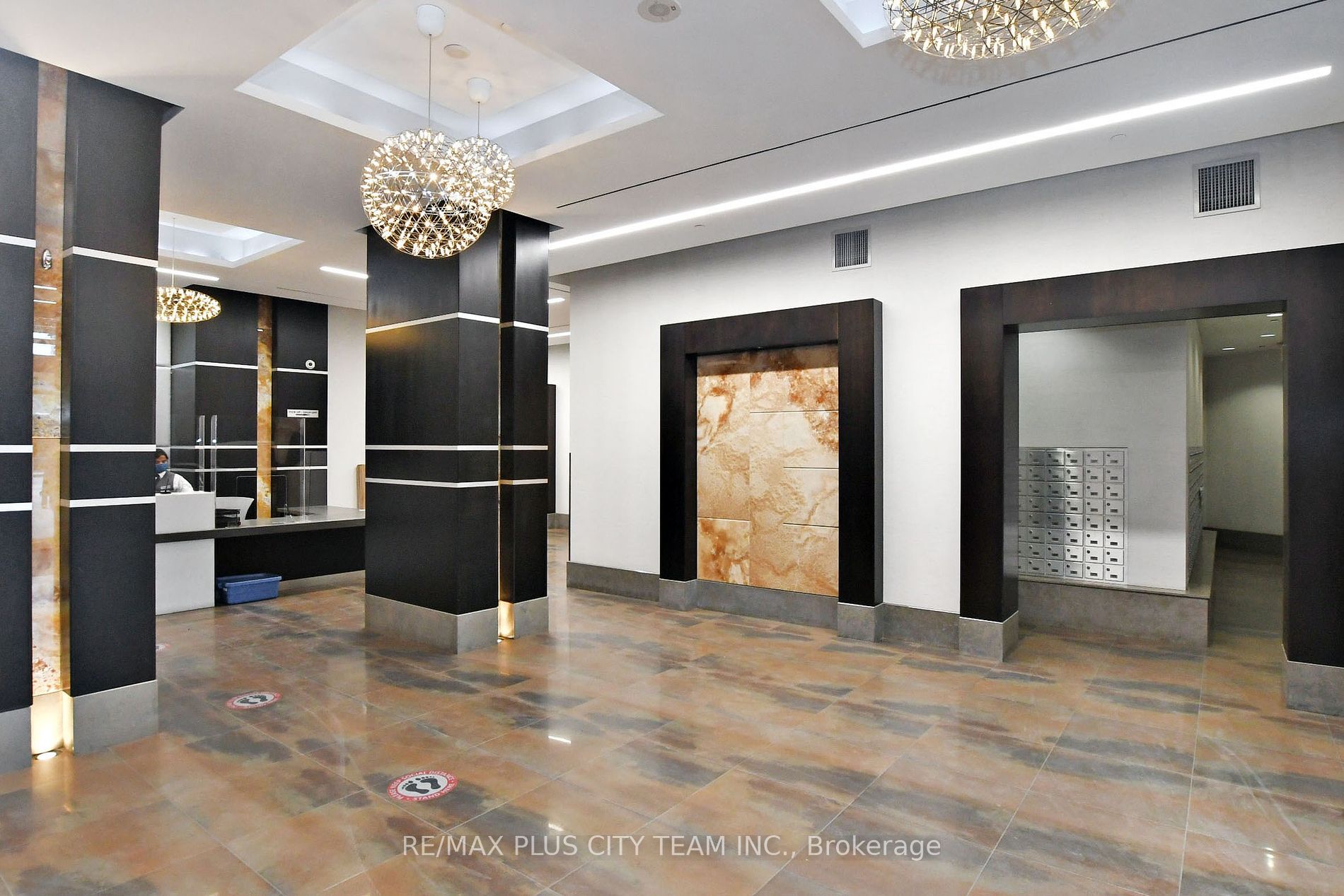18 Yonge St, #1801