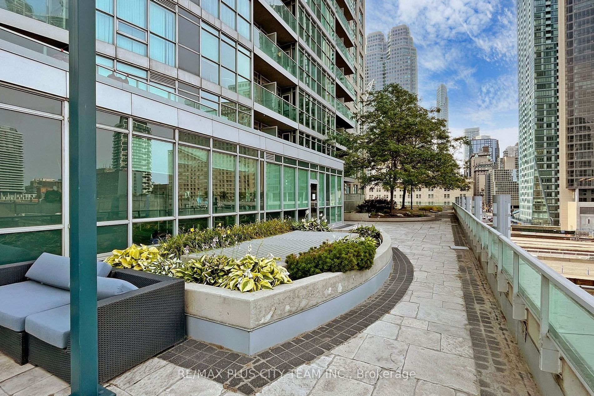 18 Yonge St, #1801