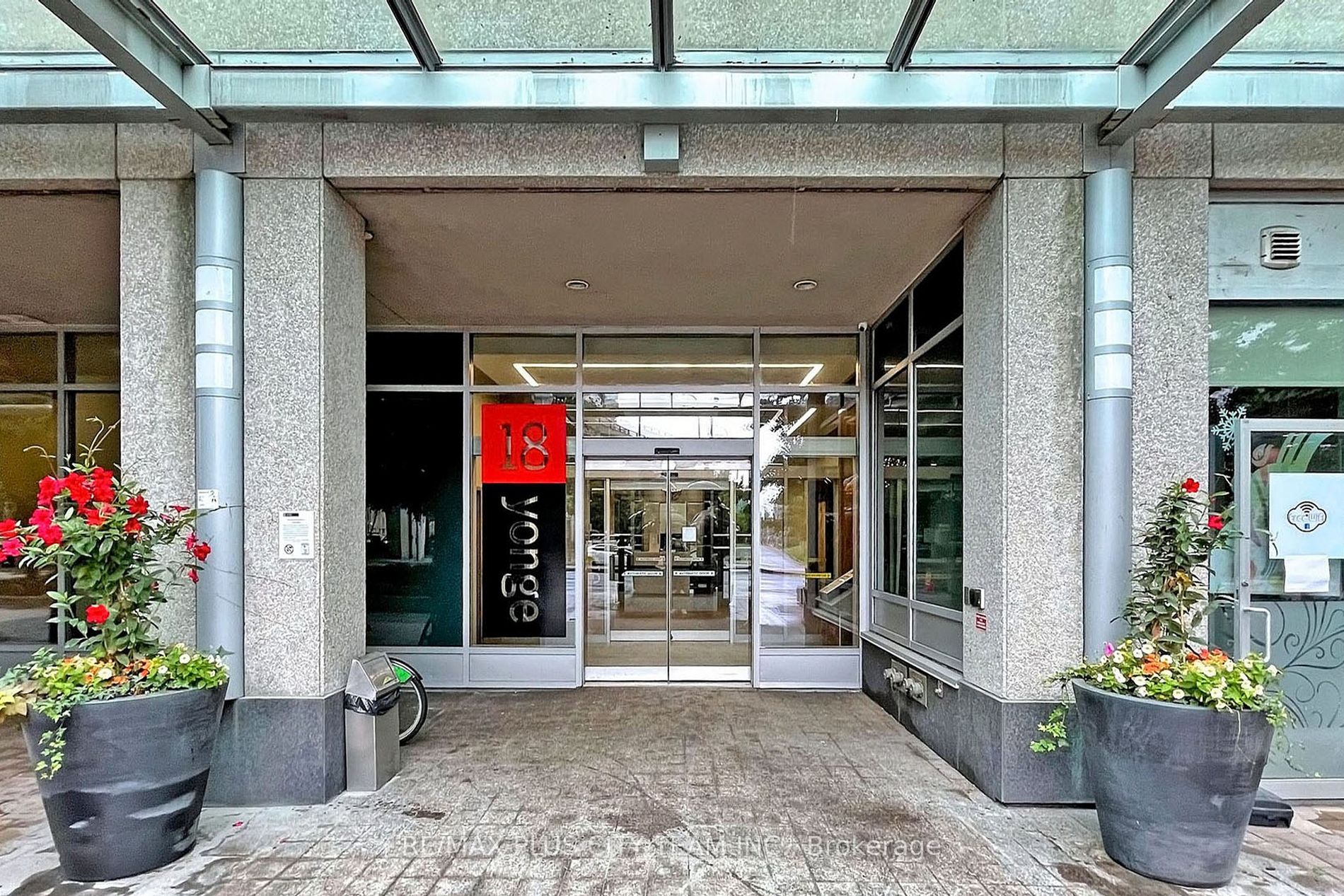 18 Yonge St, #1801