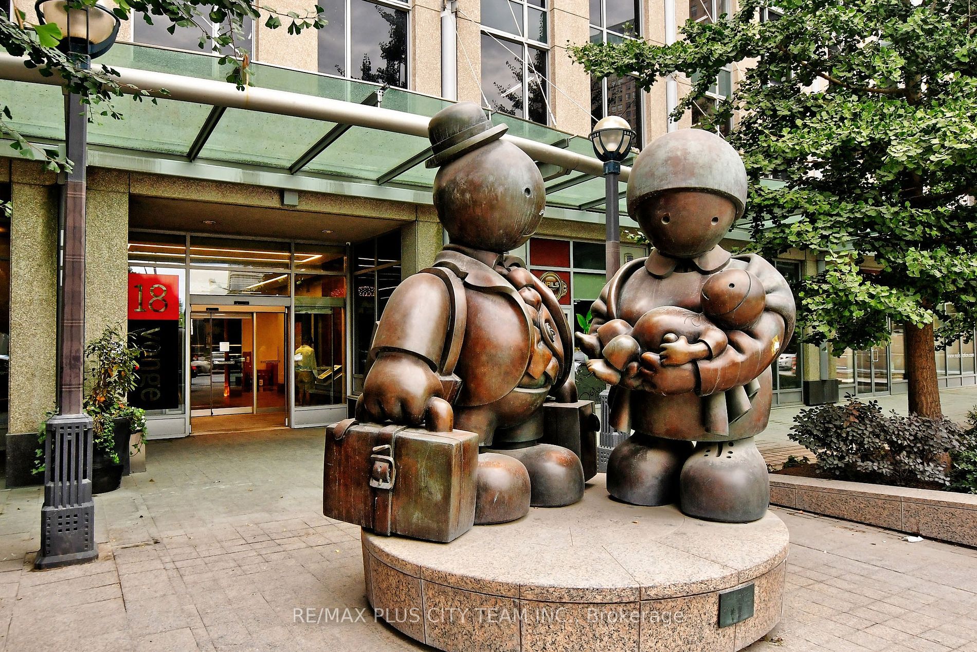 18 Yonge St, #1801