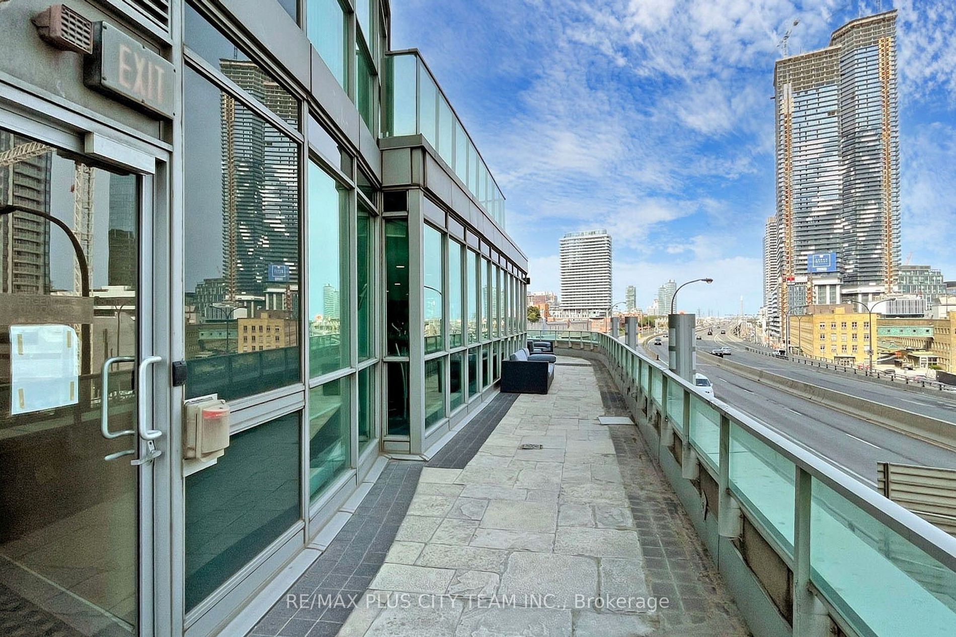 18 Yonge St, #1801