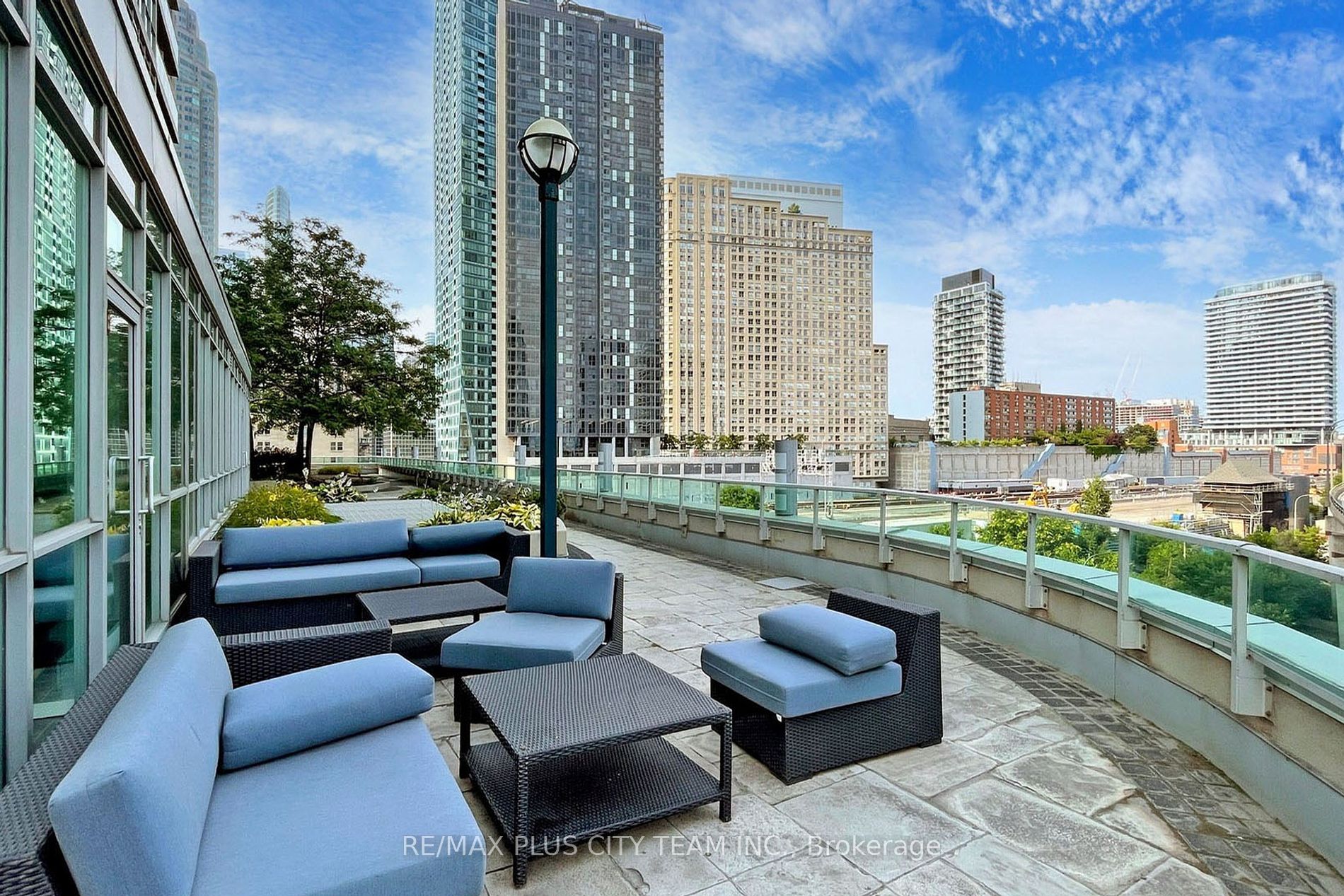 18 Yonge St, #1801