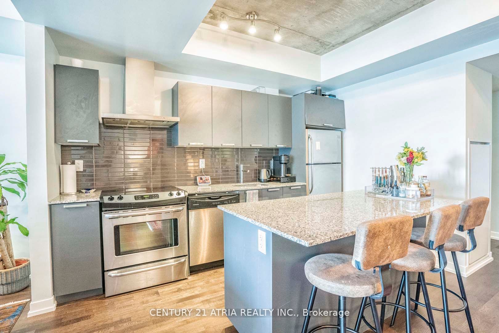 95 Bathurst St, #323