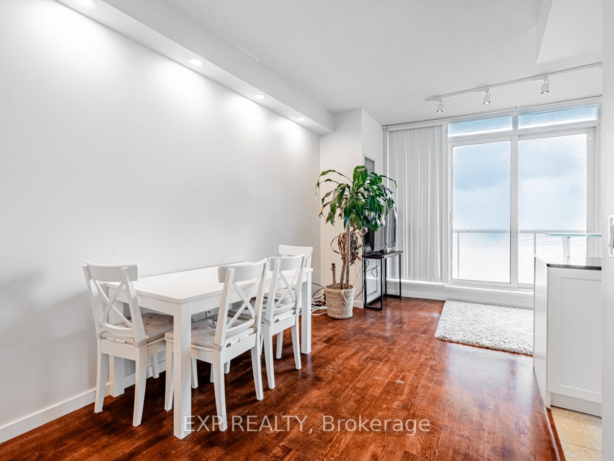 218 Queens Quay W, #2109