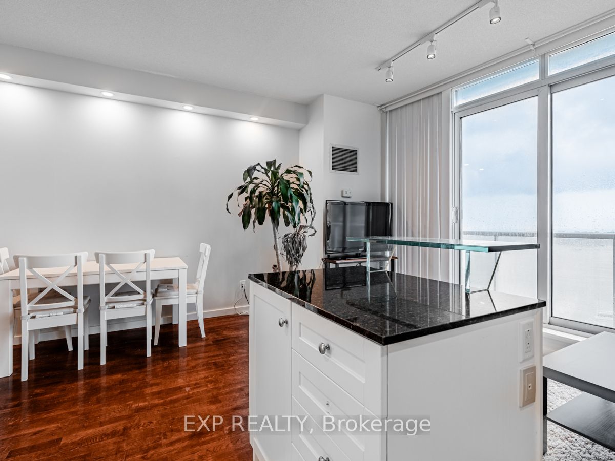 218 Queens Quay W, #2109