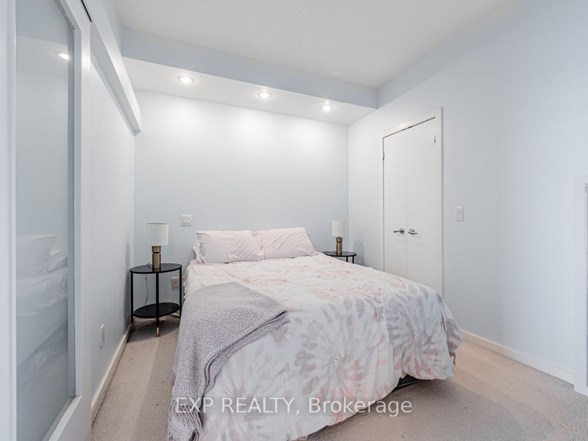 218 Queens Quay W, #2109