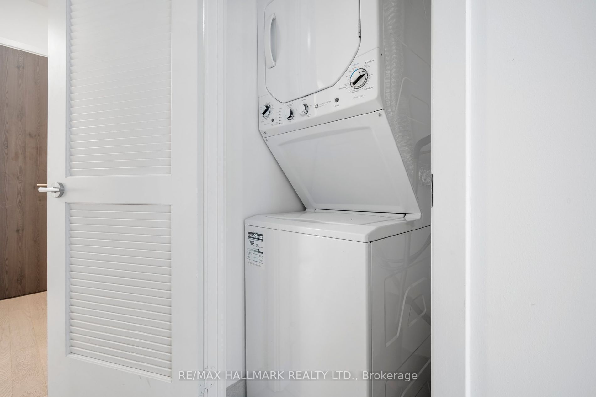 25 Richmond St E, #218