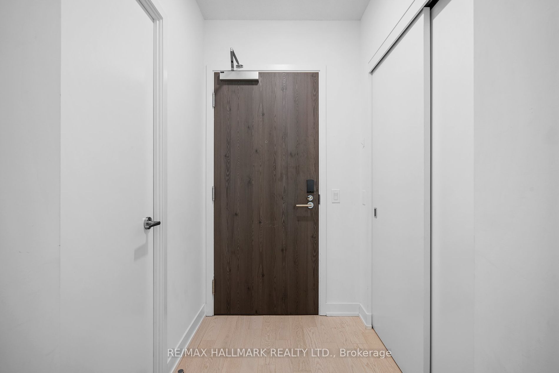 25 Richmond St E, #218