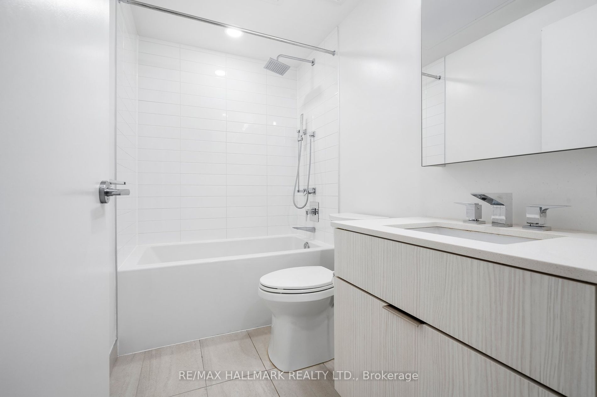 25 Richmond St E, #218