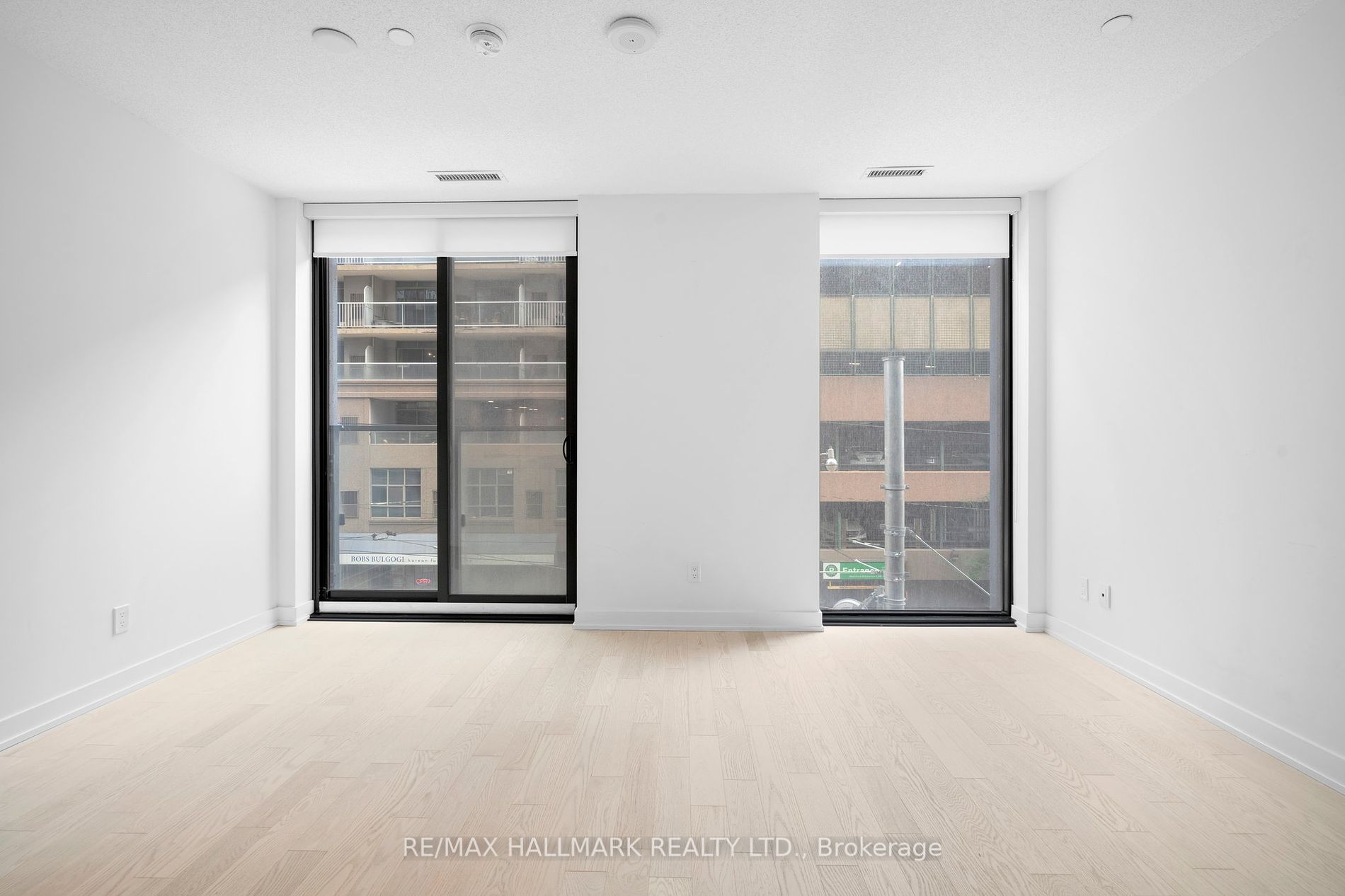 25 Richmond St E, #218