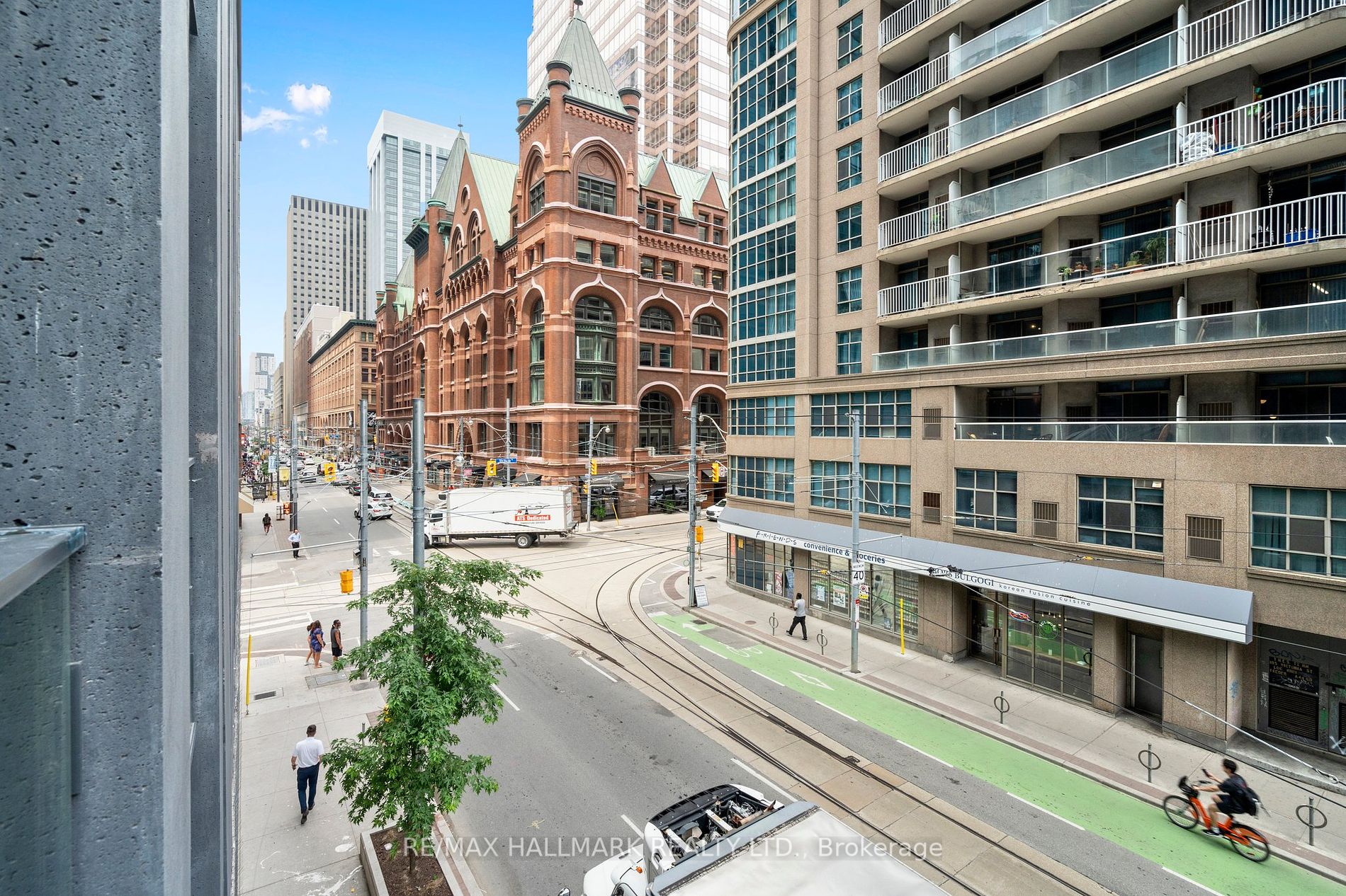 25 Richmond St E, #218