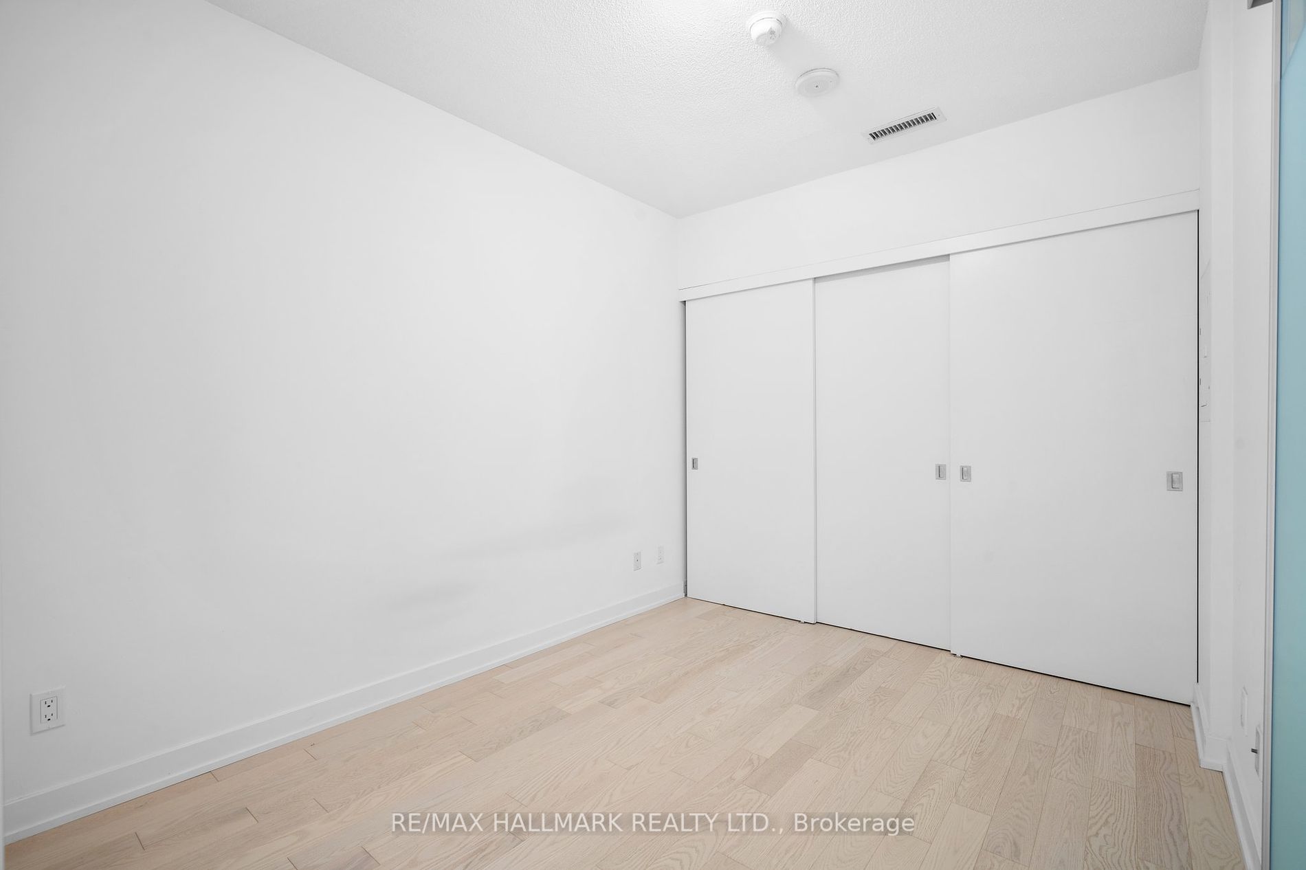 25 Richmond St E, #218