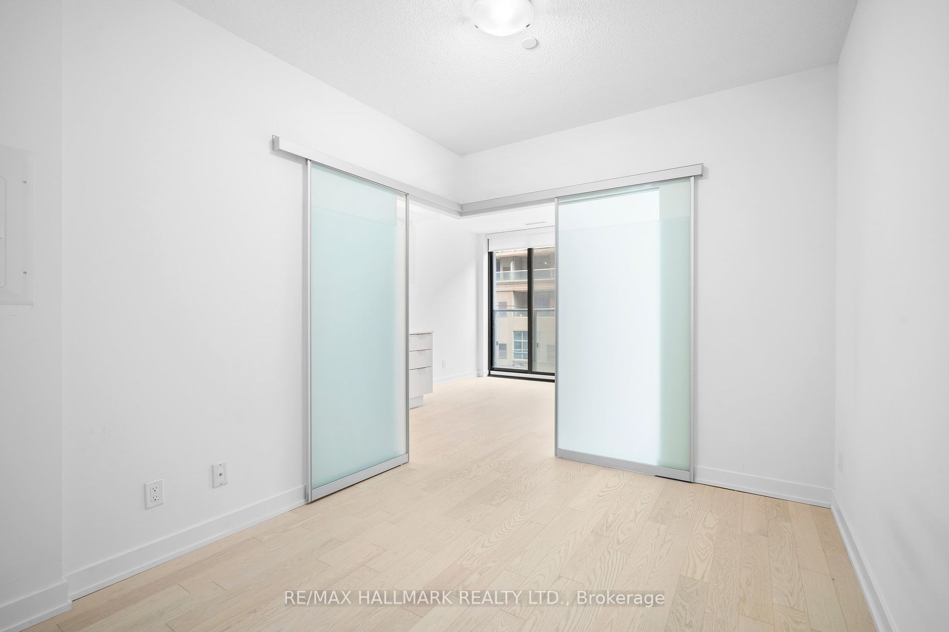 25 Richmond St E, #218