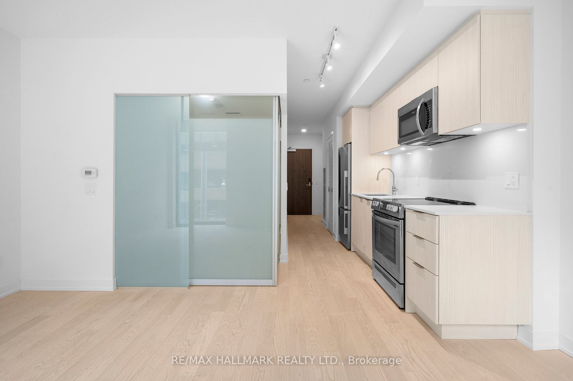 25 Richmond St E, #218