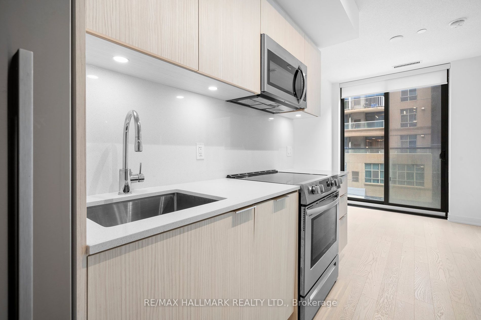 25 Richmond St E, #218