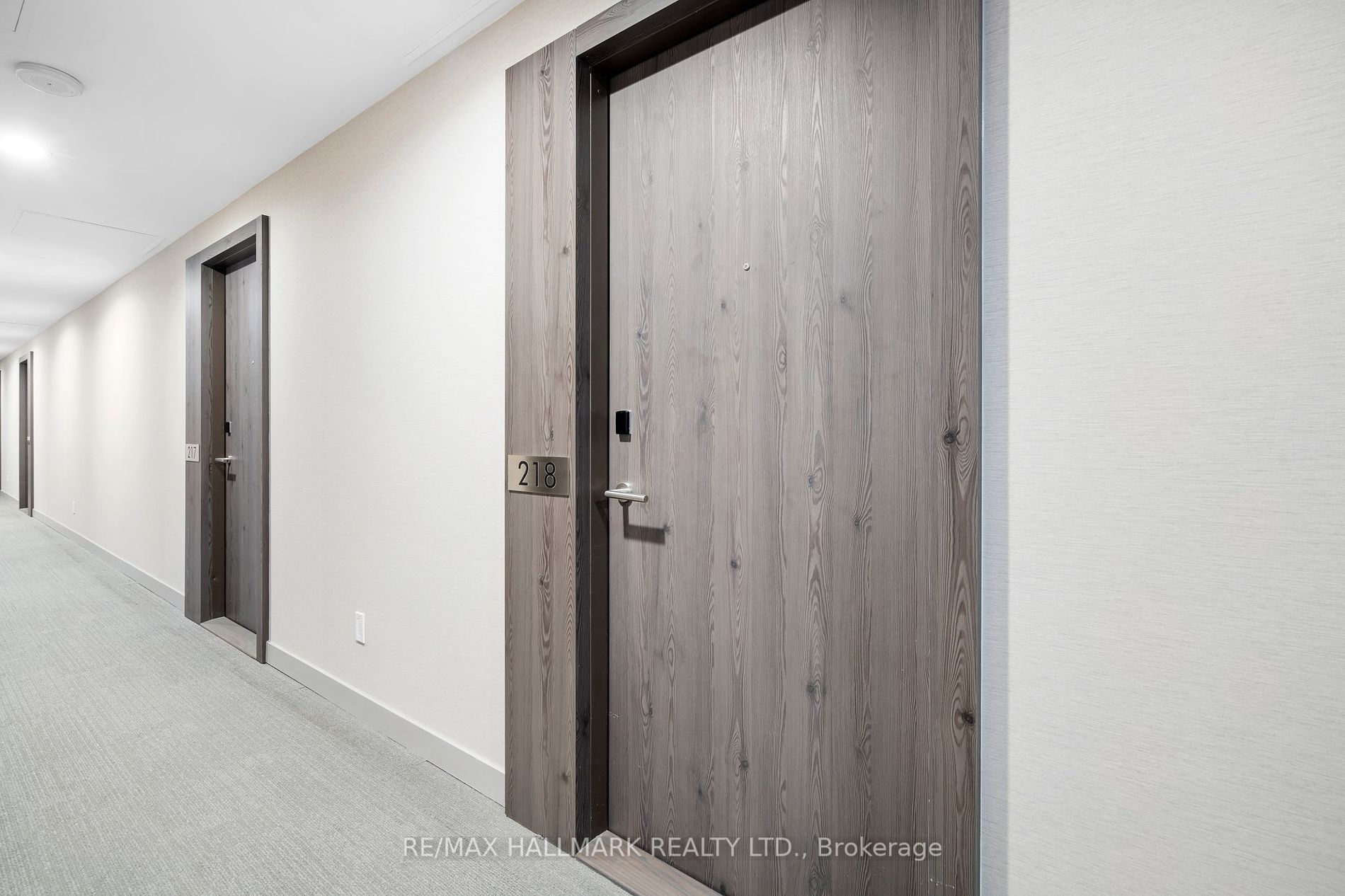 25 Richmond St E, #218