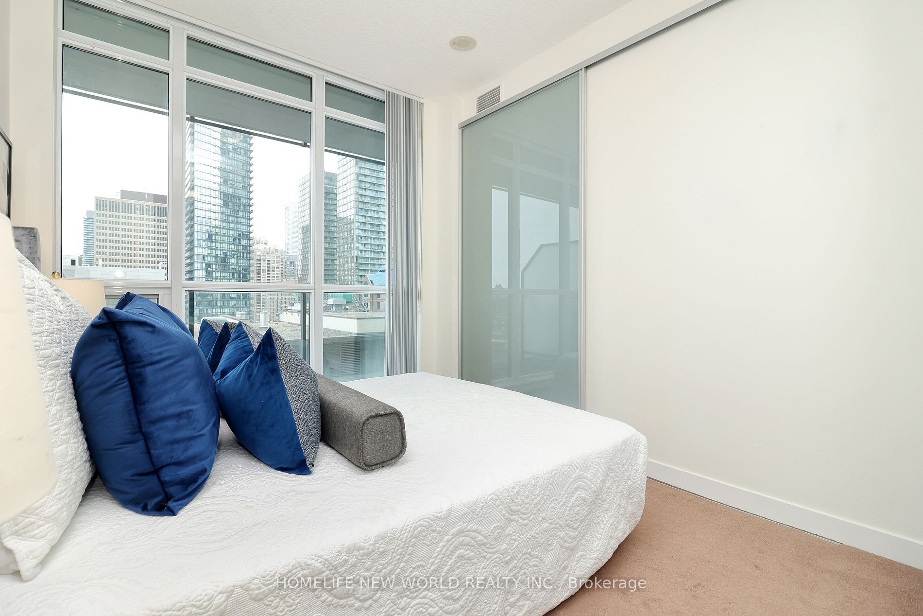 770 Bay St, #1613