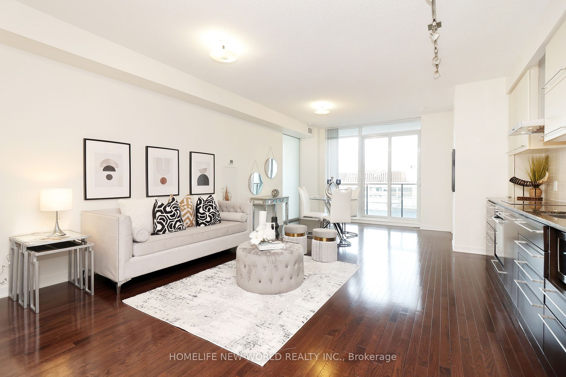 770 Bay St, #1613