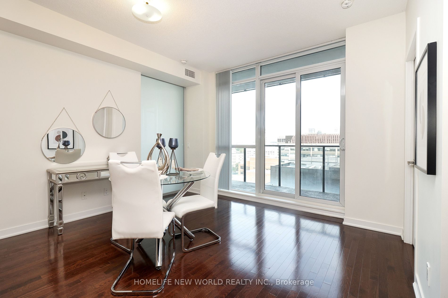 770 Bay St, #1613