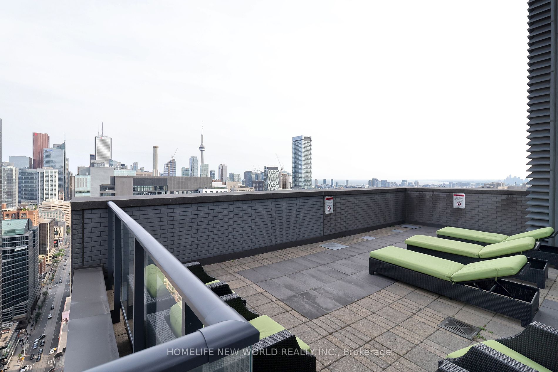 770 Bay St, #1613