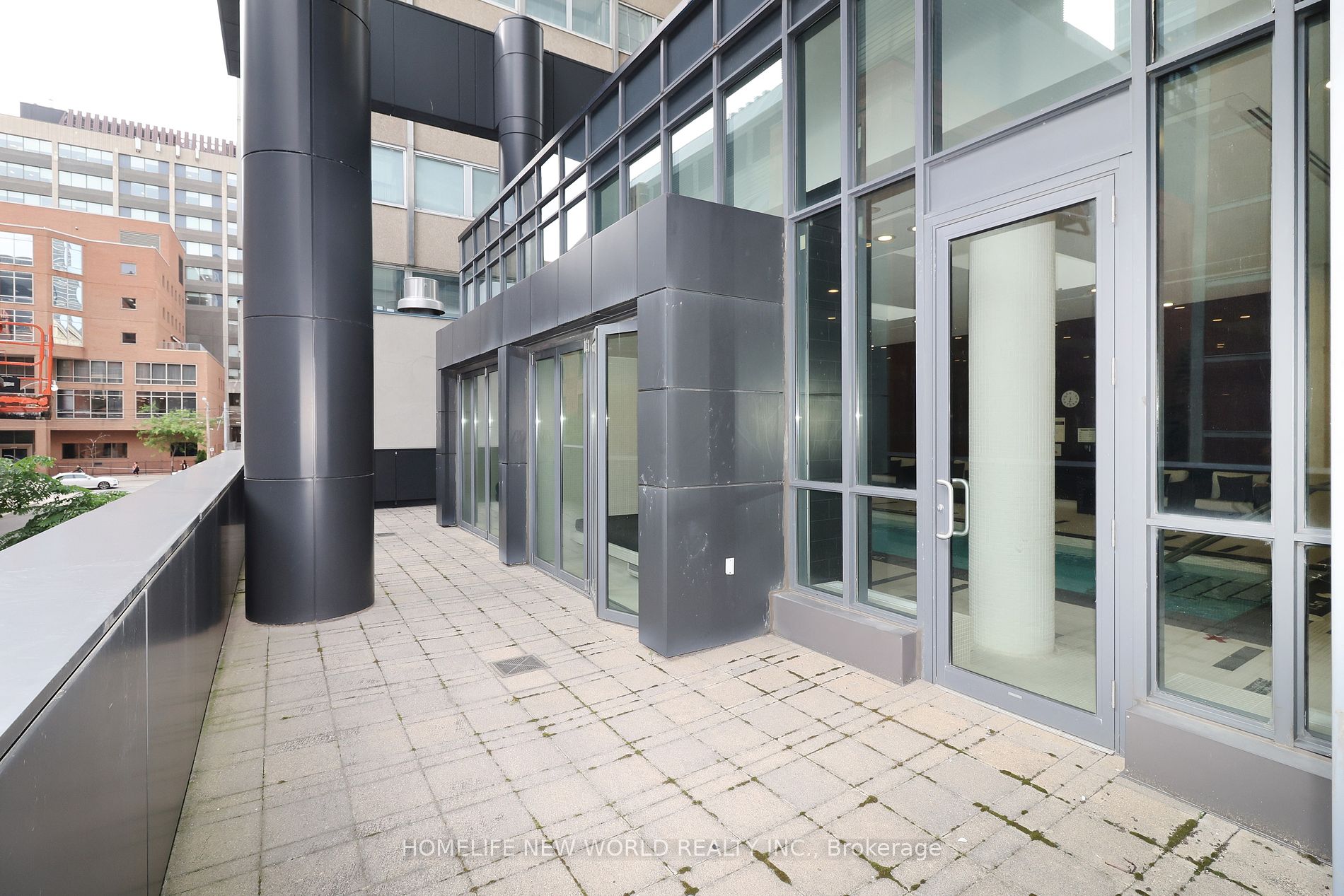 770 Bay St, #1613