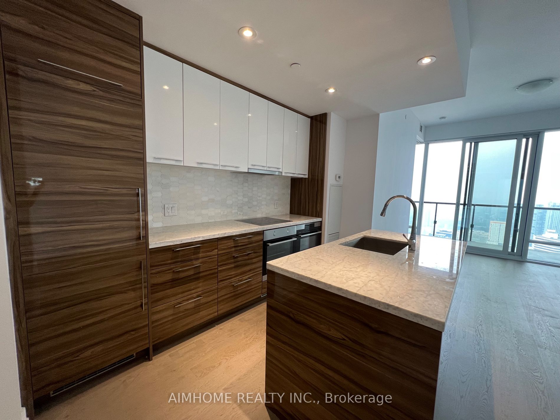 488 University Ave, #4703