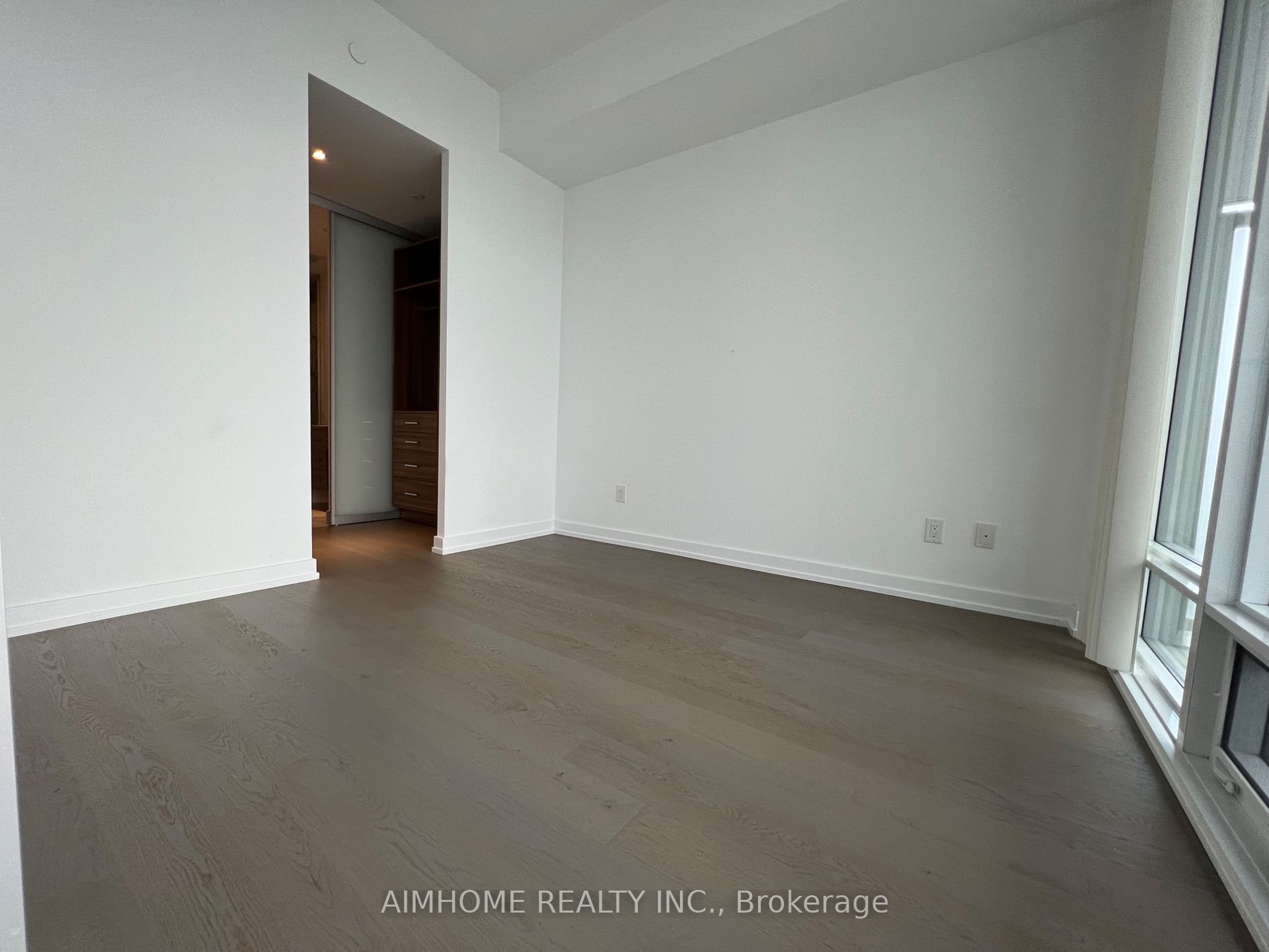 488 University Ave, #4703