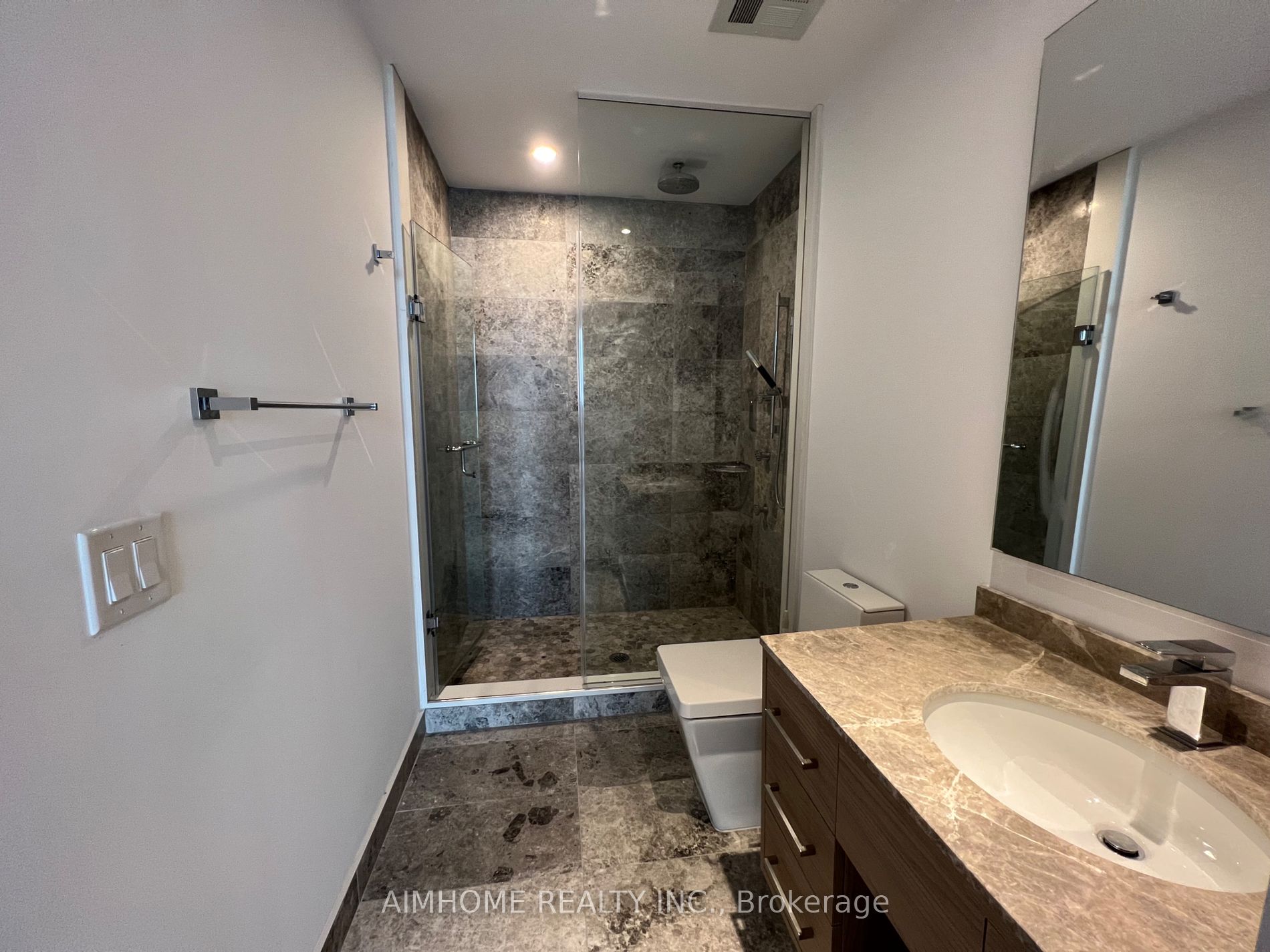 488 University Ave, #4703