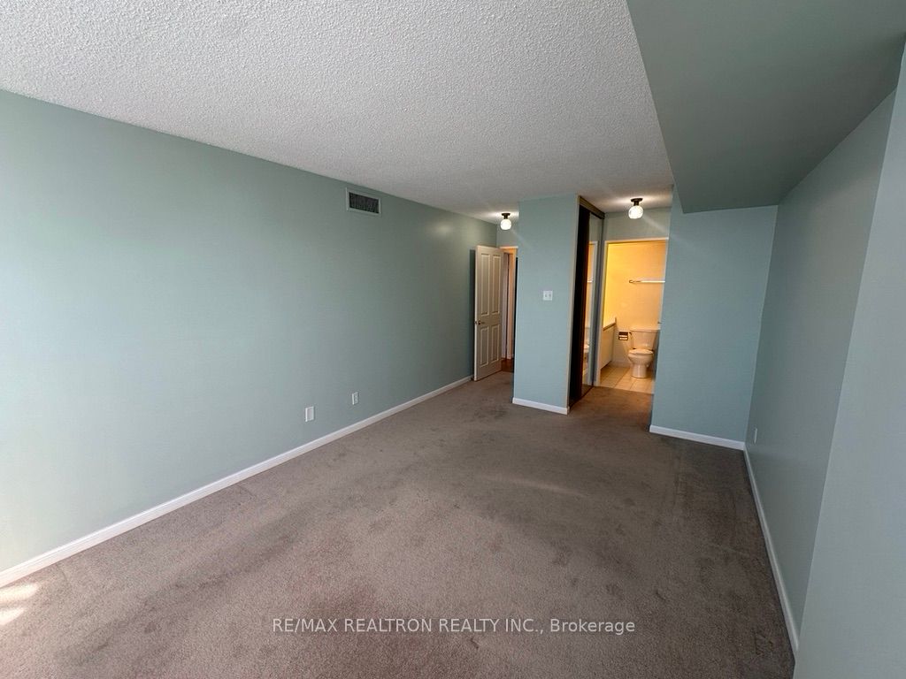 1121 Steeles Avenue W, #802